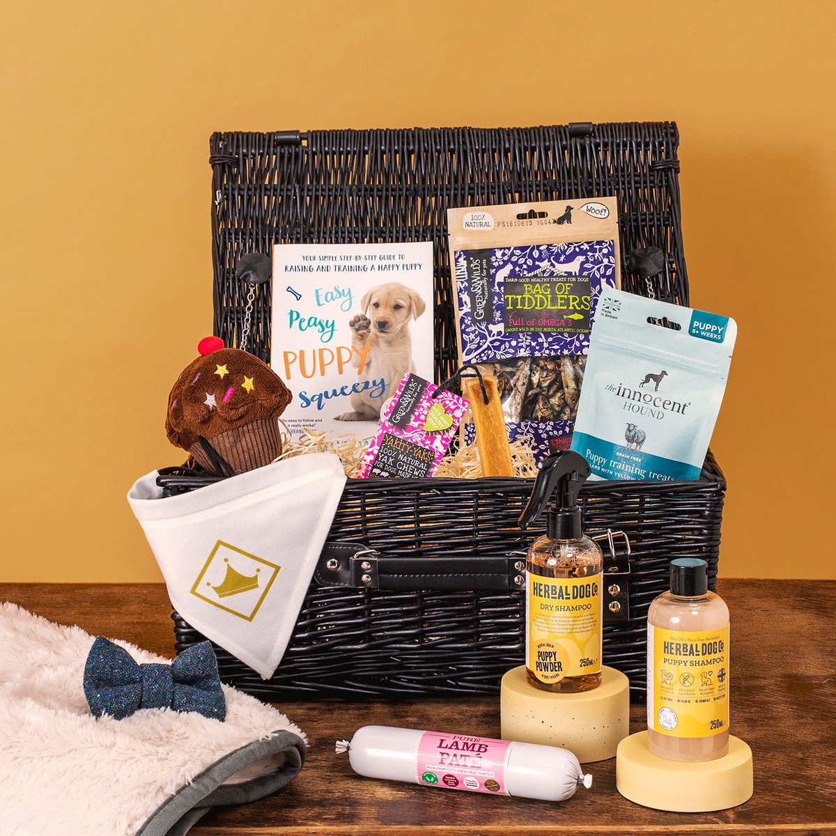 Introducing the Fortnum and Mason of the dog world 🧺 

Treat your pup to the ultimutt #gift of indulgence with a luxury #doghamper from <a href="/DogHampers/">Luxury Dog Hampers®️</a> packed with high-end natural, organic dog treats and more

dotty4paws.co.uk/businesses/lis…

#UKGiftHour #UkGiftAM
