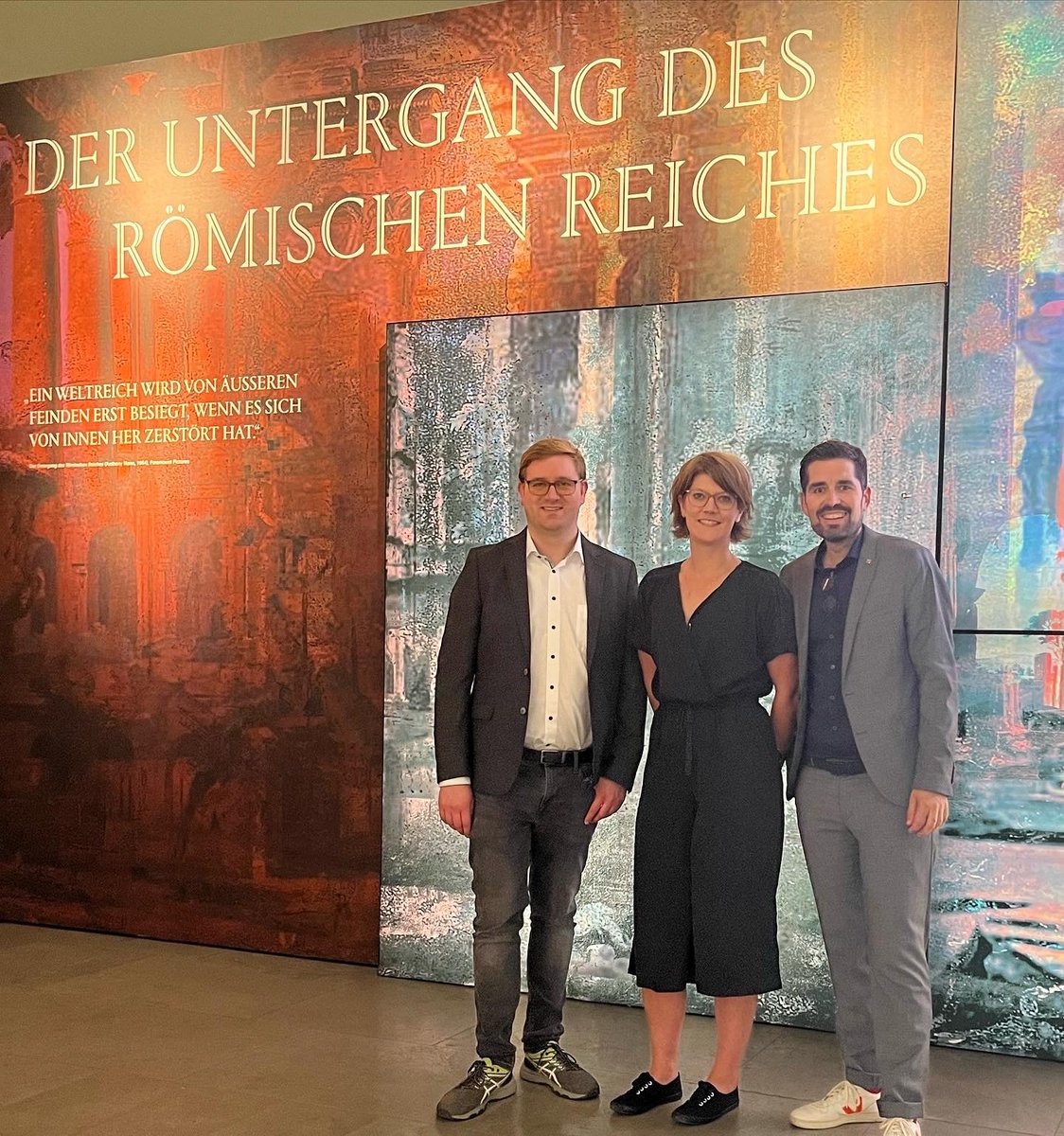 SvenTeuber's tweet image. Kommet alle zu dieser spannenden Weltpremiere nach @Stadt_Trier. Denn von #Trier, der römischsten Stadt nördlich der Alpen, wurde zeitweise das Kaiserreich regiert und hier geht die Landesausstellung erstmals dem Untergang dessen nach - ab heute bis 27.11. in #Trier.