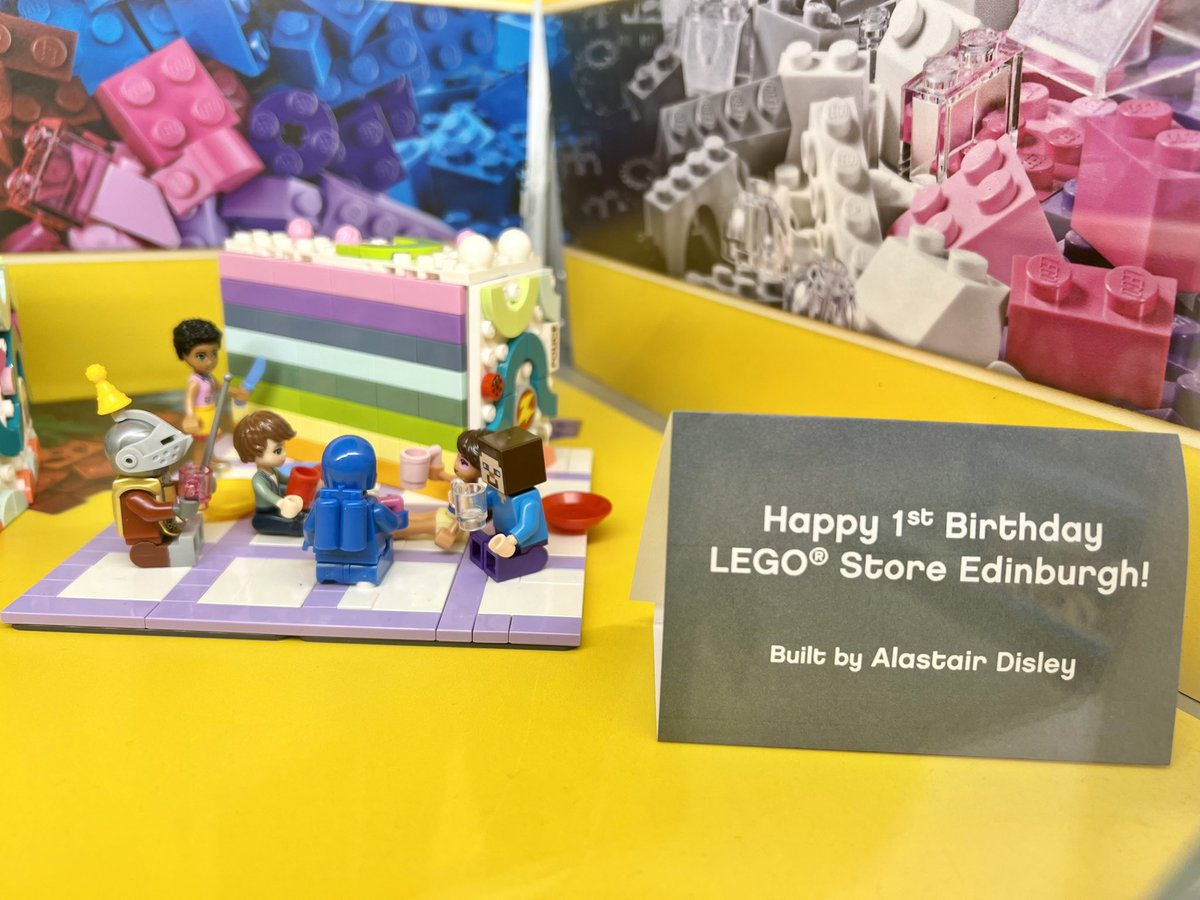 TartanLUG's tweet photo. Happy Birthday #LegoStoreEdinburgh! One year ago today our first east coast retail shop opened up.
To celebrate, talented builder and #TartanLUG member Alastair Disley has designed this delicious #Lego #BirthdayCake model for the shop.
#Lego90Years #レゴ #Afol #RLUG #Minifig https://t.co/eWPbWDftJe