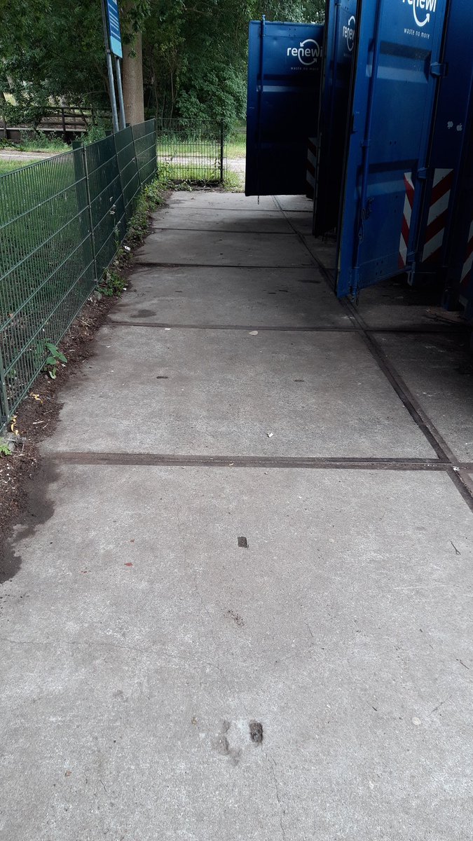 Ik was aan de beurt om de papier containers <a href="/Avantikorfbal/">Avantikorfbal</a> aan Sportlaan <a href="/PijnackerNootdp/">Pijnacker-Nootdorp</a> te openen/ sluiten. Er lag weer n hor, piepschuim en n volle vuilniszak. Het is weer schoon, hoop dat het zo blijft!