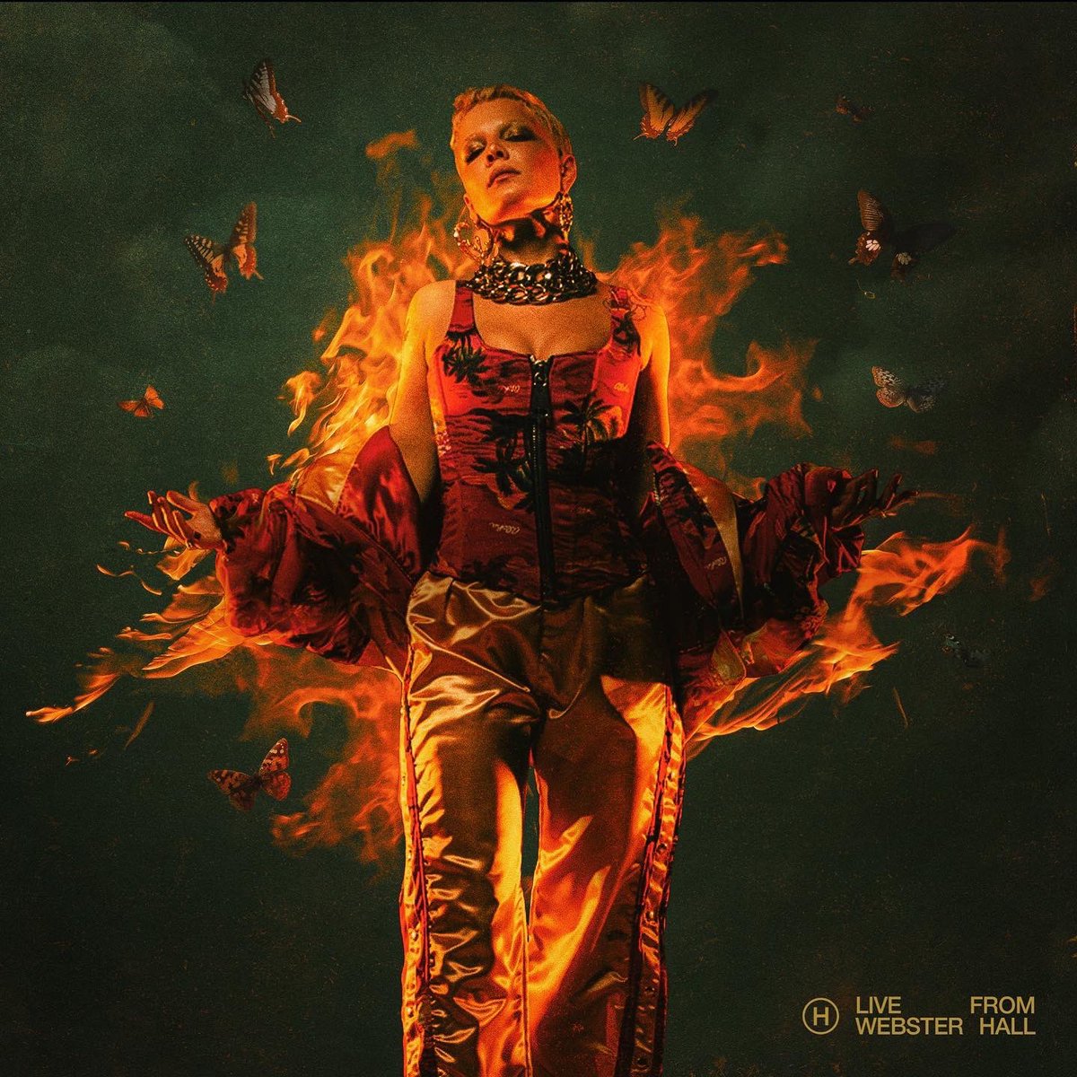 scobesx_'s tweet photo. Everything just hits different on these albums. The ‘Leave It On the Floor’ interval is exactly why this era means so much to me and ‘Sorry’ pulled right on my heartstrings this morning. #BACKTOTHEKINGDOM https://t.co/Xqzvzfr0Ta
