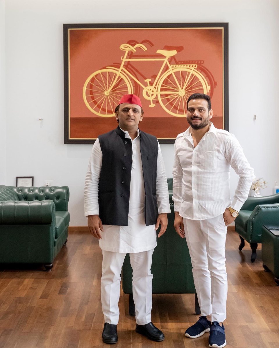 लखनऊ में आदरणीय राष्ट्रीय अध्यक्ष श्री अखिलेश यादव जी से शानदार मुलाक़ात…!