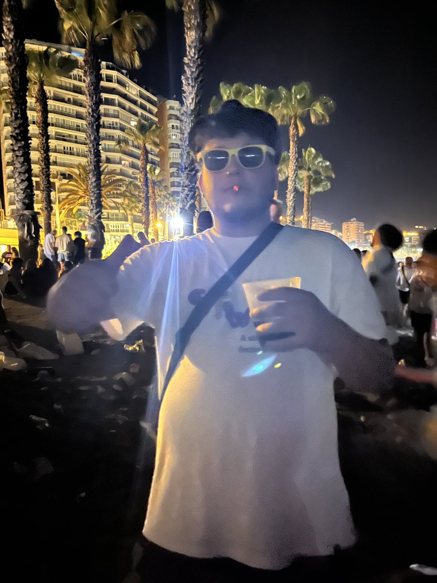 harvol2's tweet photo. Este es San Pablo, patrón de cualquier fiesta.

RT y te irán bien las notas de los finales y sobre todo en cualquier fiesta de este verano.

Un besazo. https://t.co/NH45oQOpAO
