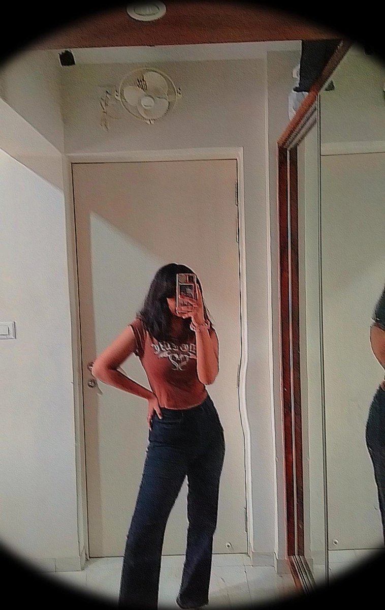 hyhyjae's tweet photo. mirror selcas and us kinda hot ngl

#SSD #ssd #StaySelcaDay #Hyunjin #skz @Stray_Kids https://t.co/LyqWa9xBrN