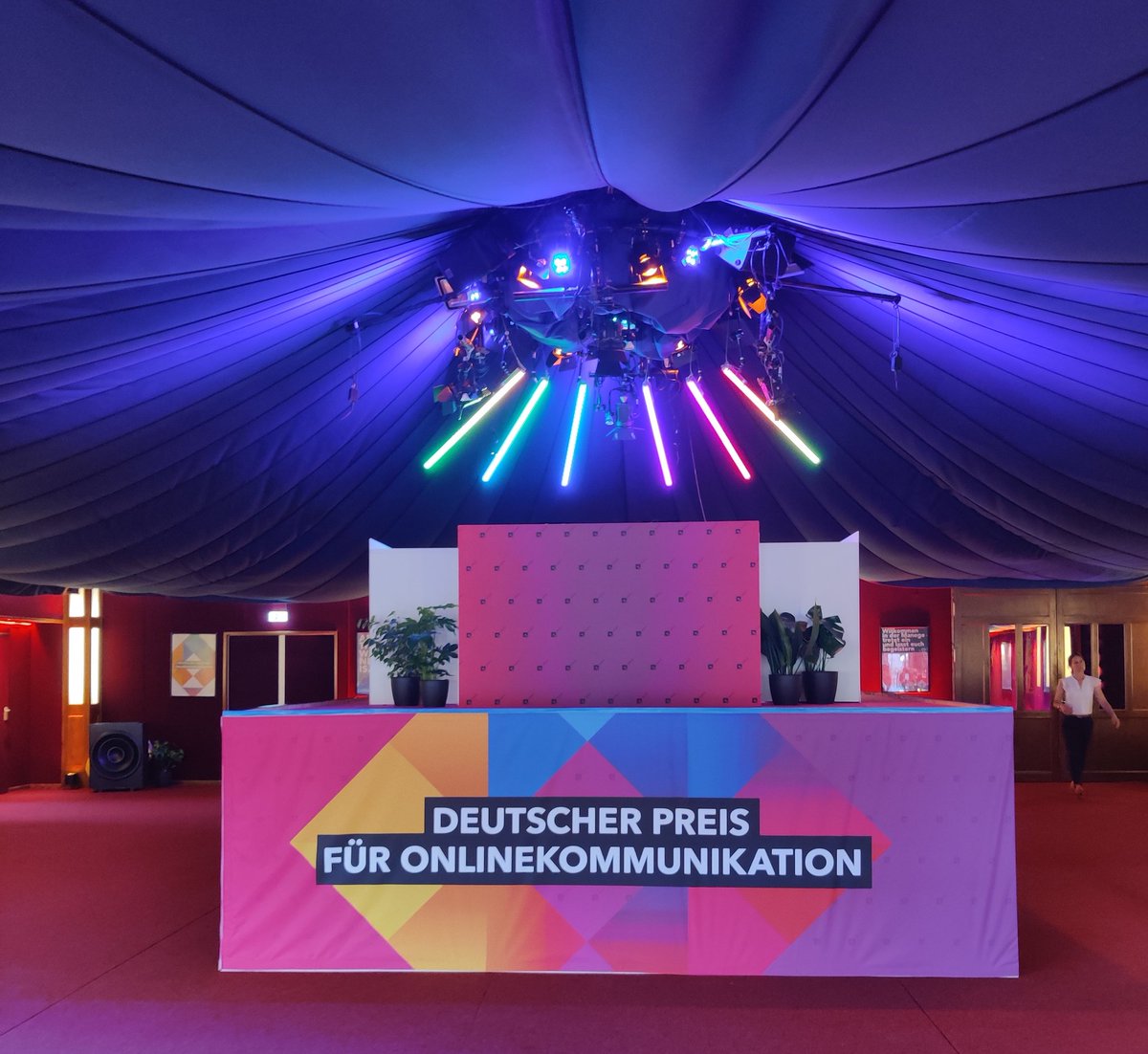 Franziska Zollweg (@_franz_ka_) on Twitter photo Es ist nicht alles Gold!
In der Kategorie #WissenschaftBildungKultur nehmen wir den Deutschen Preis für Online-Kommunikation in Bronze🥉 mit nach Hamburg.🥳 Unser Projekt <a href="/HHFlut1962/">60 Jahre Hamburger Flut</a> war eine grandiose Teamleistung mit tollen Partnern wie <a href="/mopo/">Hamburger Morgenpost</a>, <a href="/ndr/">NDR.de</a>, <a href="/FeuerwehrHH/">FEUERWEHR HAMBURG</a>. Danke! Es ist nicht alles Gold!
In der Kategorie #WissenschaftBildungKultur nehmen wir den Deutschen Preis für Online-Kommunikation in Bronze🥉 mit nach Hamburg.🥳 Unser Projekt <a href="/HHFlut1962/">60 Jahre Hamburger Flut</a> war eine grandiose Teamleistung mit tollen Partnern wie <a href="/mopo/">Hamburger Morgenpost</a>, <a href="/ndr/">NDR.de</a>, <a href="/FeuerwehrHH/">FEUERWEHR HAMBURG</a>. Danke!