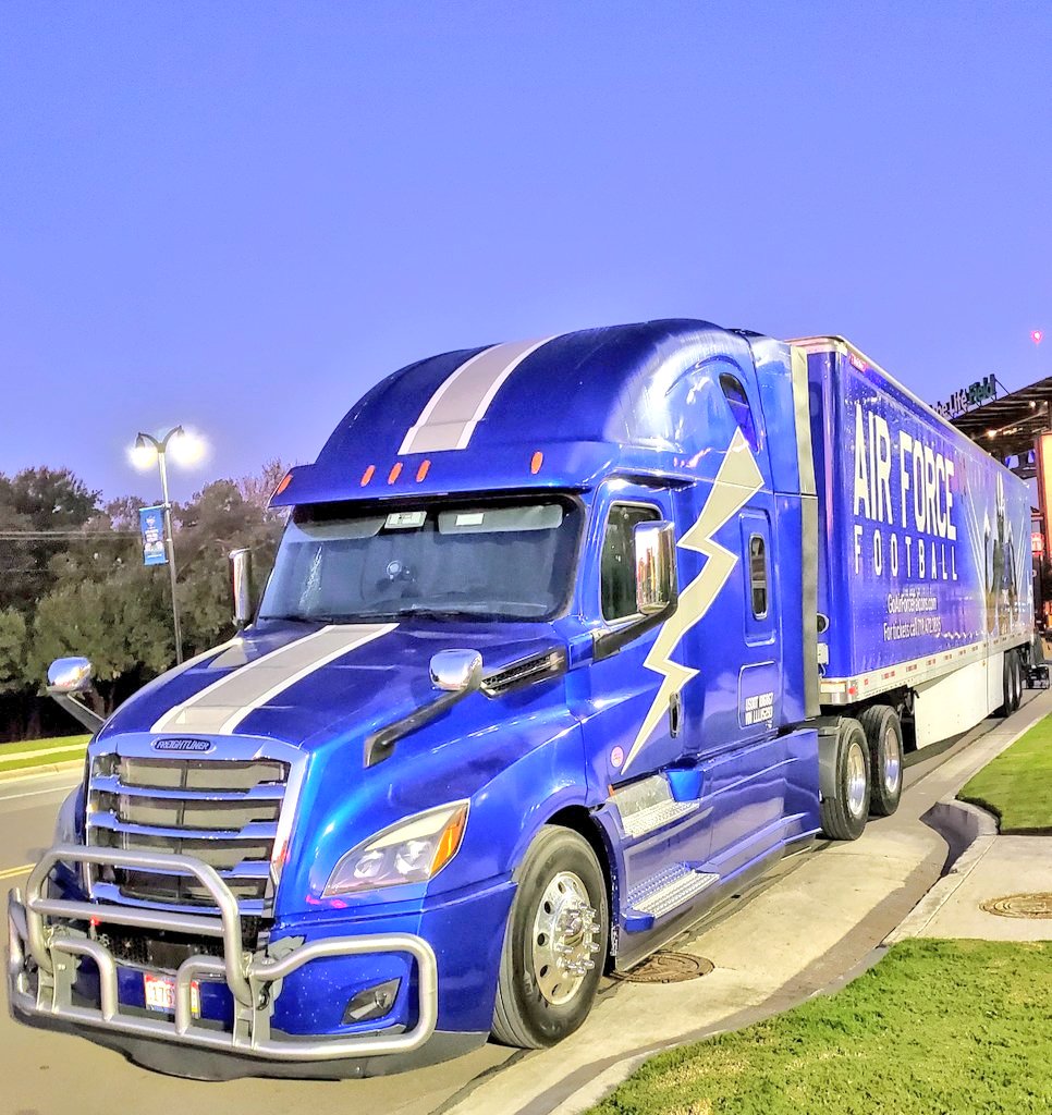 Falcon8fan's tweet photo. Lobo driven,
Diesel powered‼️⚡️🏈🇺🇸
#BoltDiesel https://t.co/UtJ9mTOJZ0