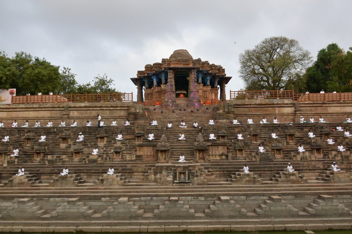 Achal07907838's tweet photo. Vishwa Yoga Diwas 2022 !!!! Sun Temple Modhera !!! https://t.co/n1C9ydjTfy