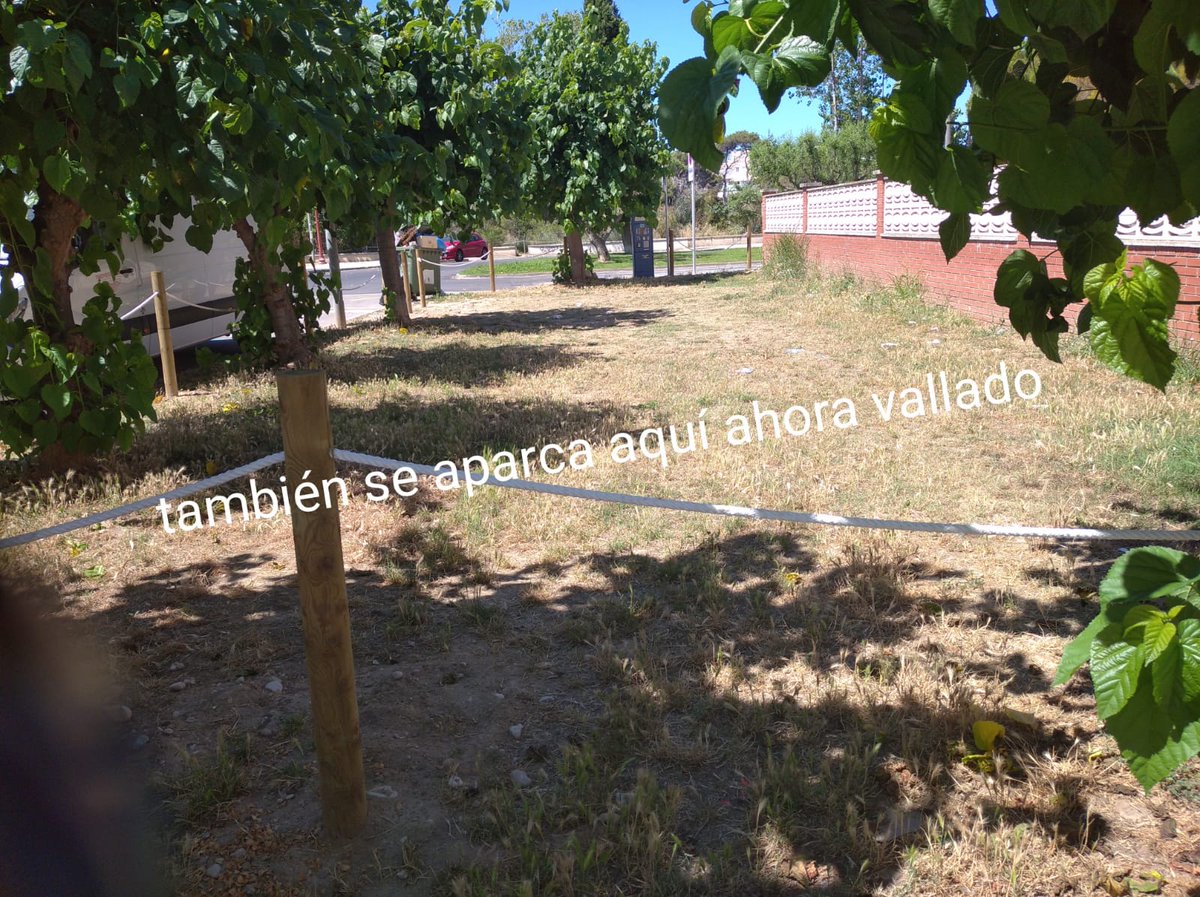 ivaxsirc's tweet photo. I ara que ja estan implantant les zones blaves a la zona marítima, el q fan és acordonar descampats, i tb prohibir circular cotxes on hi ha descampats q no poden posar zona blava, és a dir, estan traient o prohibint totes les zones gratuïtes d'aparcament
#solucionreal https://t.co/0KcY4Xxigx