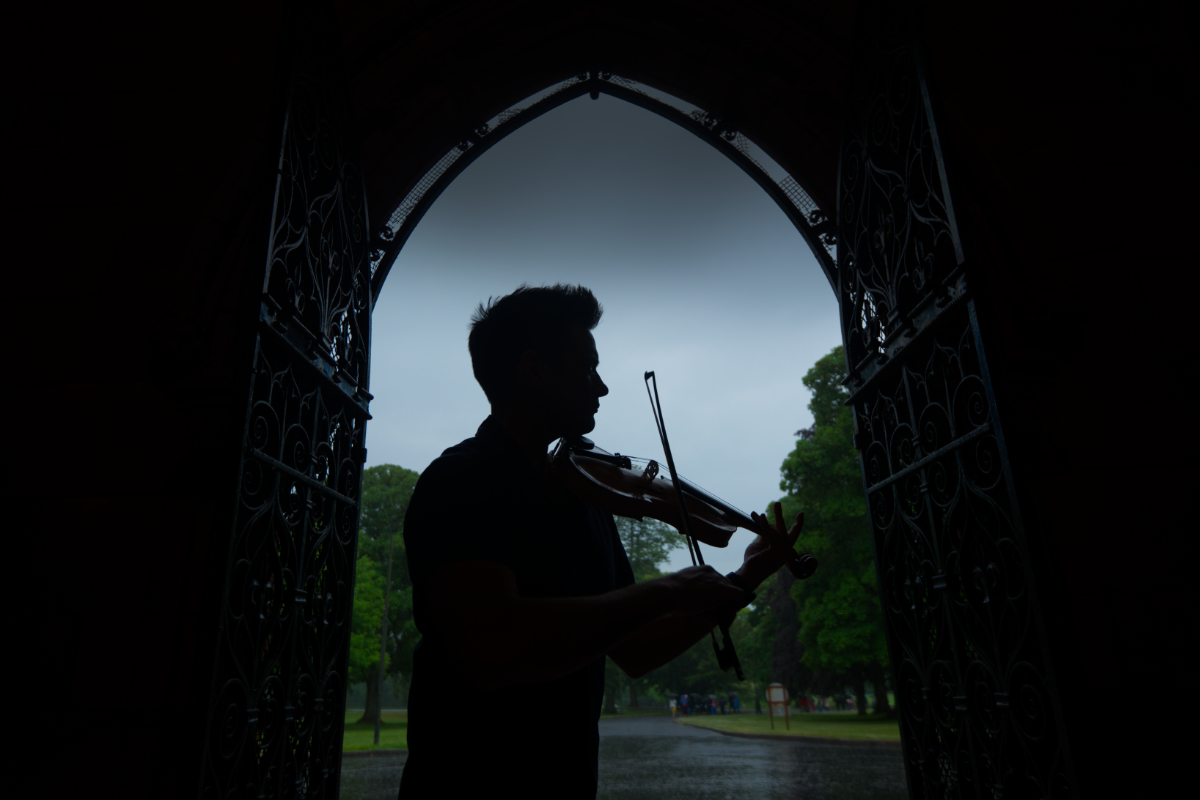 Great to get started documenting #YearofStories events with @VisitScotland and @MuseumsGalScot. Fiddle player @jamiemcclennan welcomes guests to the performance of #UpTheMiddleRoad by the @CrichtonTrust and @Crichton_Royal in Dumfries.