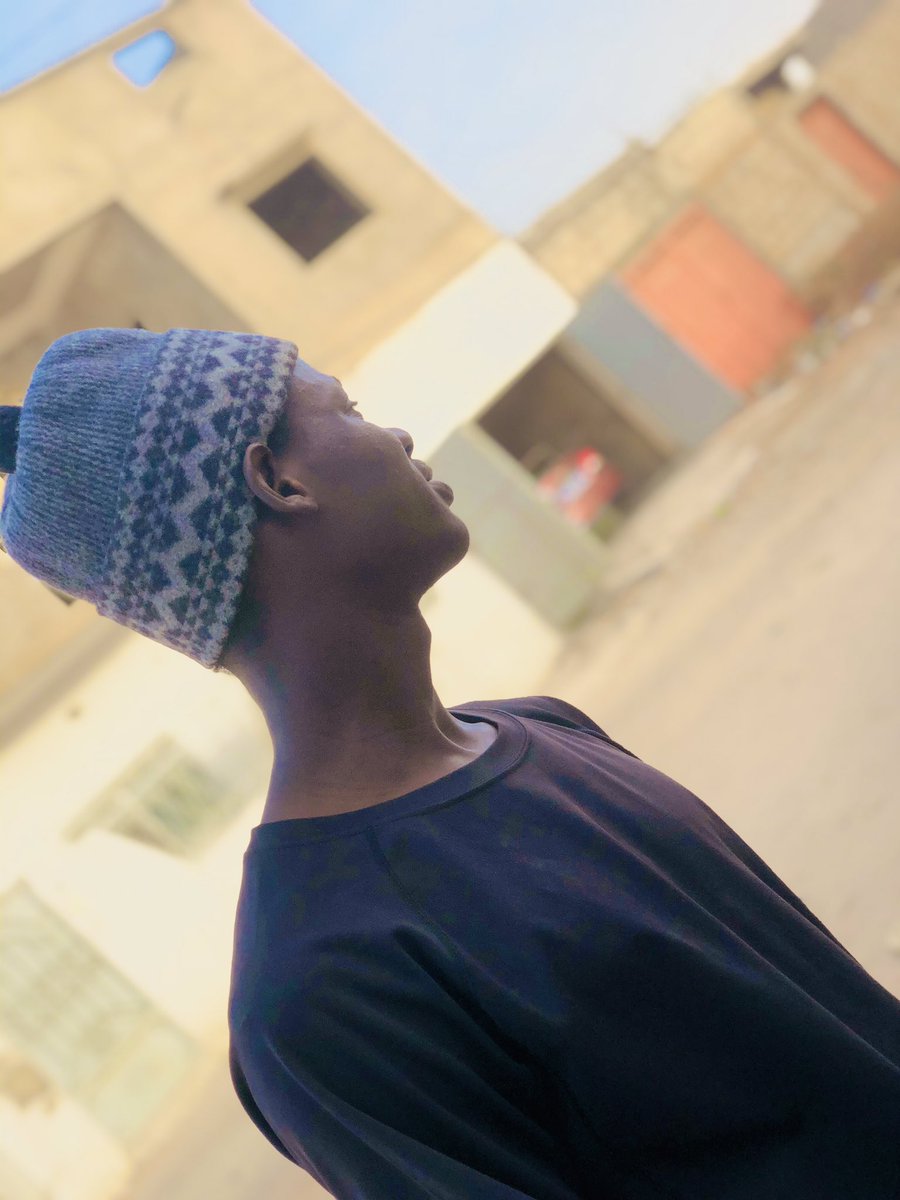 Ibrahim320105's tweet photo. Peu importe à quel point vous êtes une bonne personne vous êtes toujours mauvais dans l’histoire de quelqu’un d’autre .
J’ai pas le temps de vous https://t.co/iDyccirlms suis trop occupé à travailler sur moi même. /TBK https://t.co/L79obqAqiu