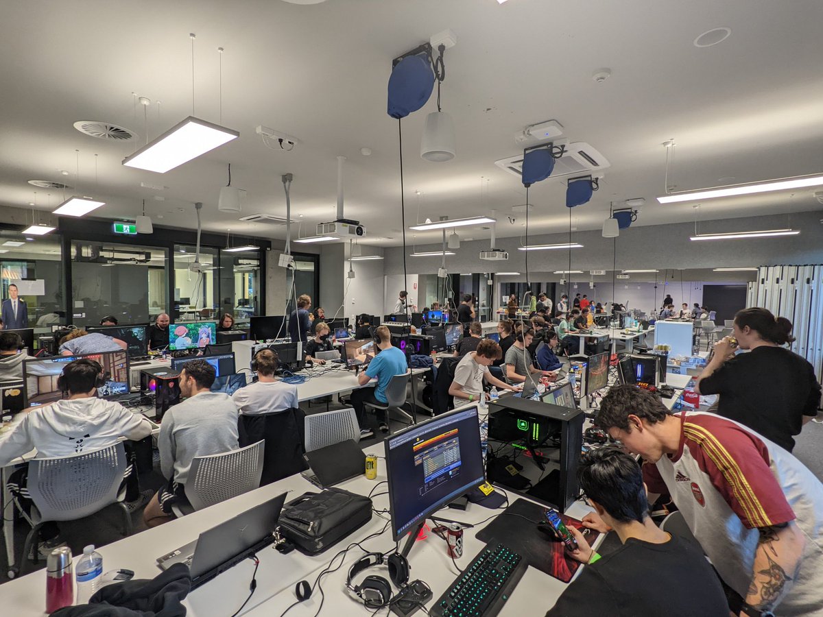 dvcky_'s tweet photo. Ton of people here. 80 signups, Smash tournament running. Very cool to be a part of the first WA inter-uni LAN :) https://t.co/aTqv6HvCRp