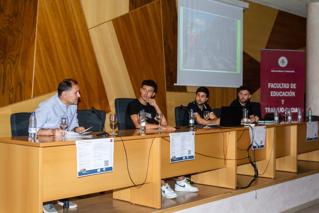 PajarillosEduca's tweet photo. El martes asistimos a las Jornadas de Trabajo Social de la @feyts_uva para presentar el Proyecto Pajarillos Educa, mediante la charla "innovación social y red comunitaria para reducir la vulnerabilidad social. Los
Laboratorios de Arte y Transformación Educativa (LATE)". https://t.co/hsifgE2eYW
