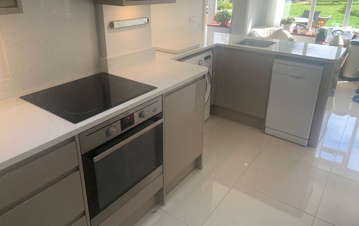 MedusaStoneLtd's tweet photo. 30mm white Galaxy by global Quartz๐ค
We love installation pictures๐คฉ
#quartz #stone #granite #white #galaxy #marble #kitchenworktops #installation #modernkitchens #marbledesigns #stonekitchen #essexkitchens https://t.co/EMDDdothmZ
