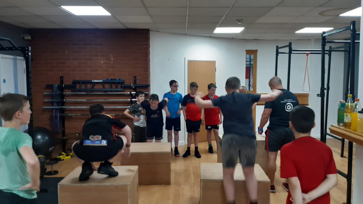 CroesyU15s's tweet photo. Massive thanks to @betts_78 @maceyjx for a superb session last night, boys loved it and can’t wait for the next one 💪 https://t.co/gpGS7BJZOY