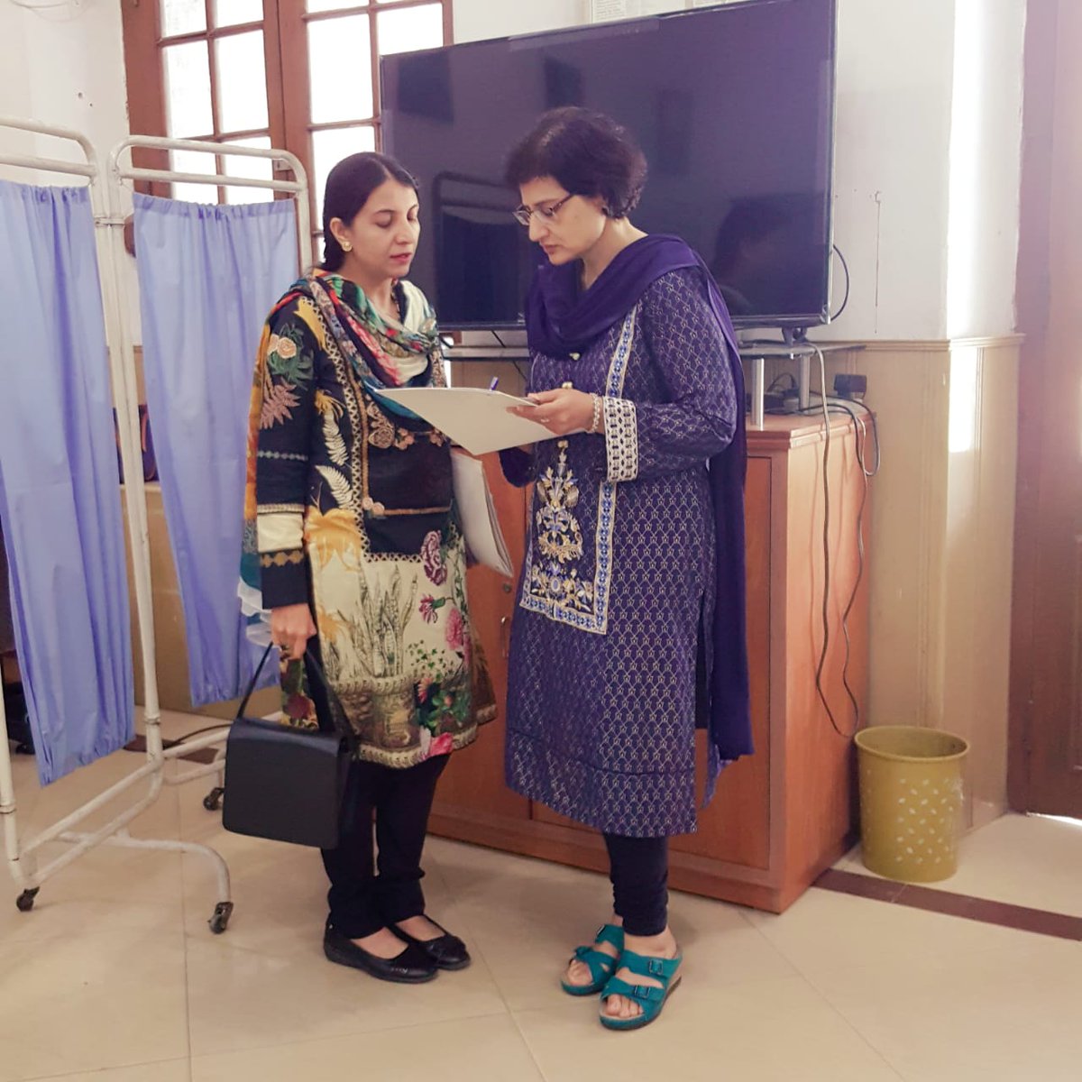 TeleMedKEMU's tweet photo. Early morning visit by worthy Vice Chancellor (#VCKEMU)Prof Bilquis Shabbir and Prof Saira Afzal in Telemedicine. The scrutinised the details of telecalls at various centers. https://t.co/WpAZOpy46Q