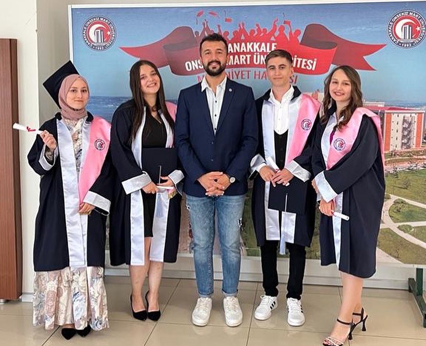 attder17's tweet photo. Mezun paramedik arkadaşlarımıza meslek hayatları boyunca başarılar dileriz. Nice kurtarılacak hayatlara.. @onsekizmartuni @attderorgtr  #paramedic #mezuniyet #graduation #emergency https://t.co/yg4j7lJei0
