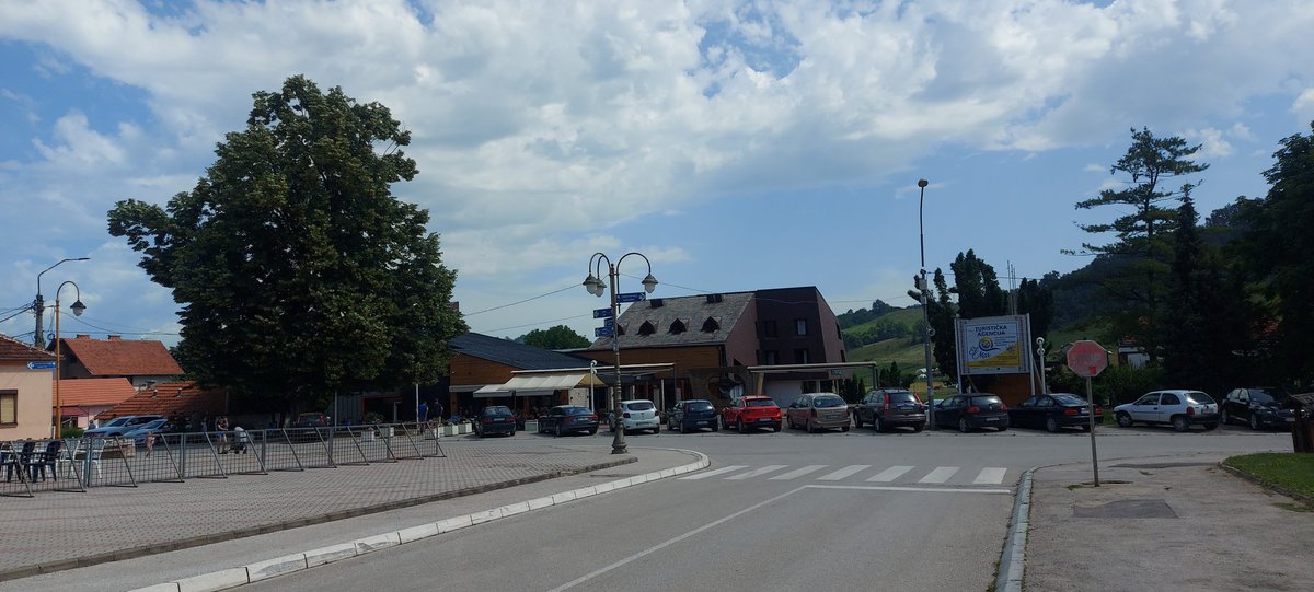 JelenaMKandic's tweet photo. Poštovani M.O. @NesaStefanovic cc #VojskaSrbije @mo_i_vs,
Vojne porodice diplomata, pilota, gardista i specijalaca iz #Čačak i #Beograd prisustvuju #VidovdanskiSkup veterana #63pdb🪂 koji se održava 24. & 25.juna u #Guča #Dragačevo #MoravičkiOkrug.
#NemaNazad💪🏻🇷🇸✊🏻 https://t.co/p40WYySAjj