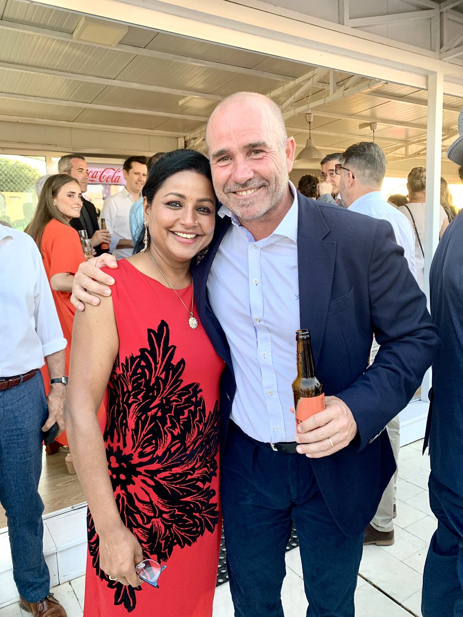athmathottungal's tweet photo. 1/4 Made so many new friends especially the young generation regional anaesthesia and pain management enthusiasts here at #ESRA22 along with meeting some old friends from @athmathottungal @ESRA_Society @claralexlobo @Roques_V @200UB313 @EMARIANOMD @nelkassabany @vera_reganest https://t.co/d3CVmmVCAX