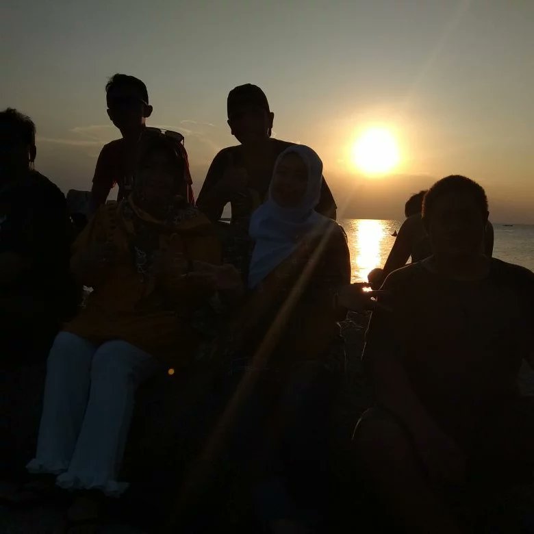 okiradja's tweet photo. Sunset https://t.co/R2ZTd1xbCZ
