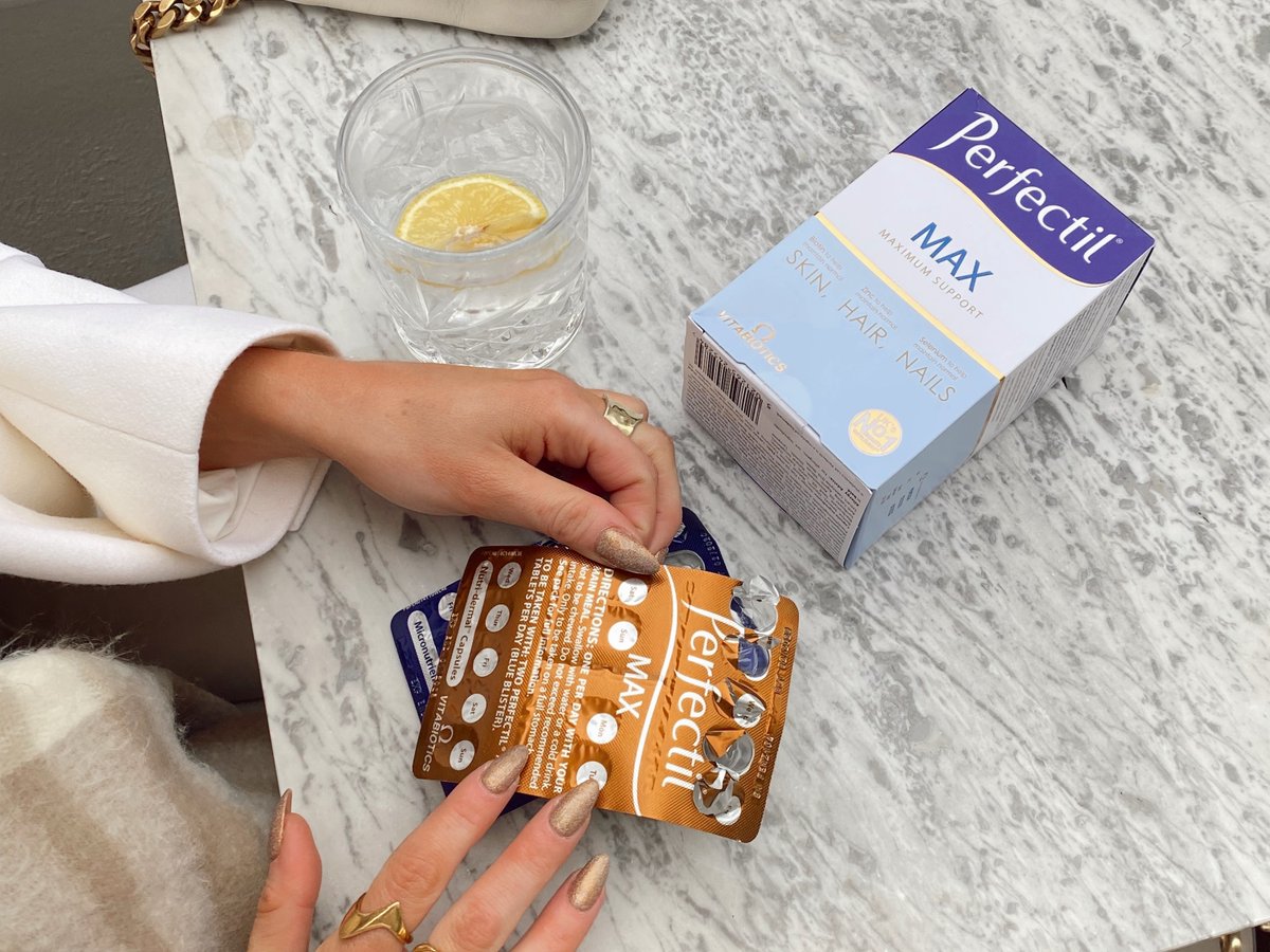 vitabiotics's tweet photo. There's more to our skin routine than just cleansing and toning now we have the power of vitamins on our side.
#PerfectilMax contains biotin, zinc, iodine, vitamins B2 and B3 which contribute to the maintenance of normal skin.
#FindYourPerfectil #Vitabiotics https://t.co/M0RO4ILZtK
