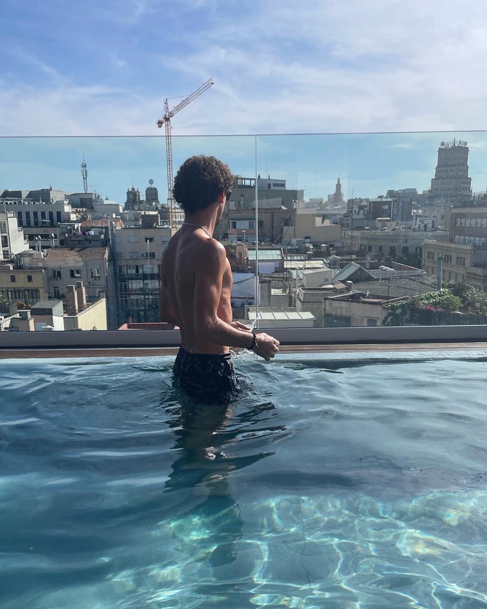 NgrescoPrincess's tweet photo. Te esperan un baño refrescante y el skyline de Barcelona para que lo disfrutes desde nuestra #infintypool
¡Reserva tus próximas vacaciones en #NegrescoPrincess!
Pic by @gauth_adm https://t.co/RBK2OMH9pI