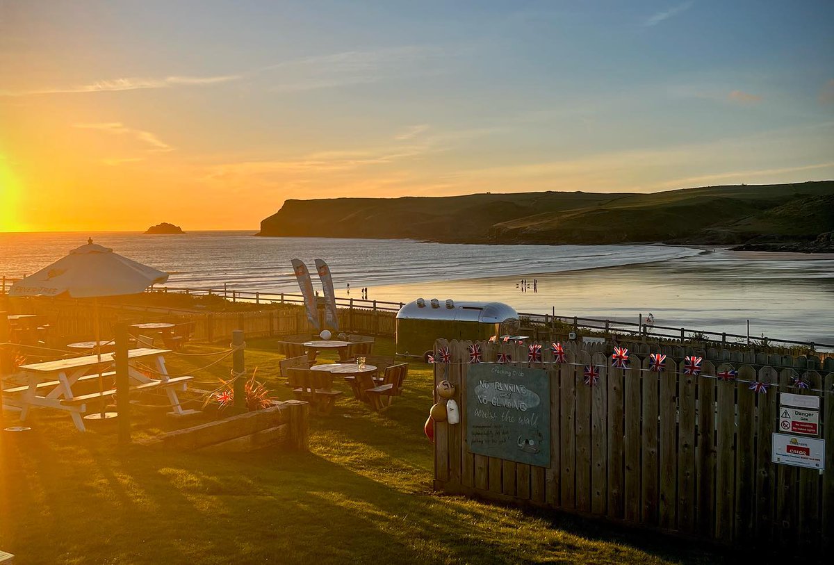 Heavenly💛

#Regram <a href="/Shore/">Shore</a> Stays

#polzeath #sunset #polzeathbeach #cornwall #crackingcrab