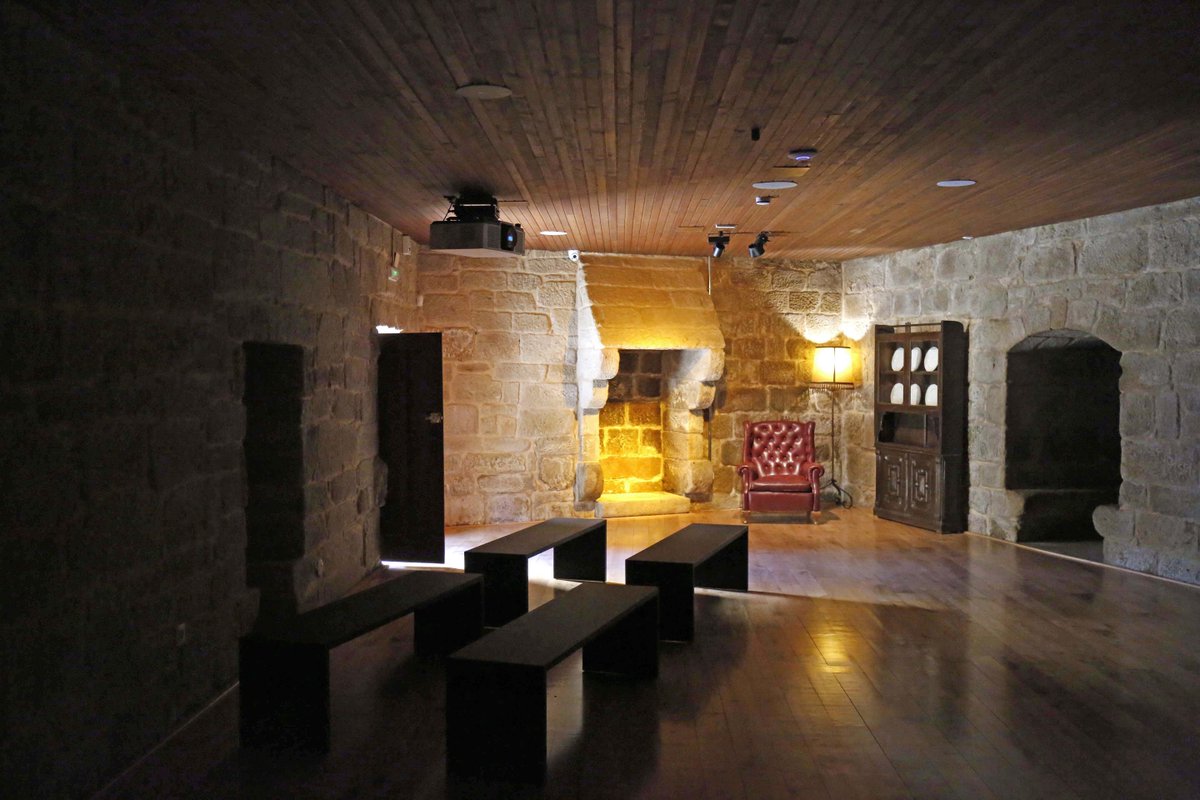 turisriasbaixas's tweet photo. Aproveitade a ponte de #SanXoán para visitar o #CastelodeSobroso e a súa moderna musealización. Coñeceredes a historia da fortaleza e a comarca do #Condado - #Paradanta por medio de vídeos, audios e proxeccións.
#LoveRíasBaixas #RíasBaixas #PontevedraProvincia https://t.co/Uqc5xB1CyB