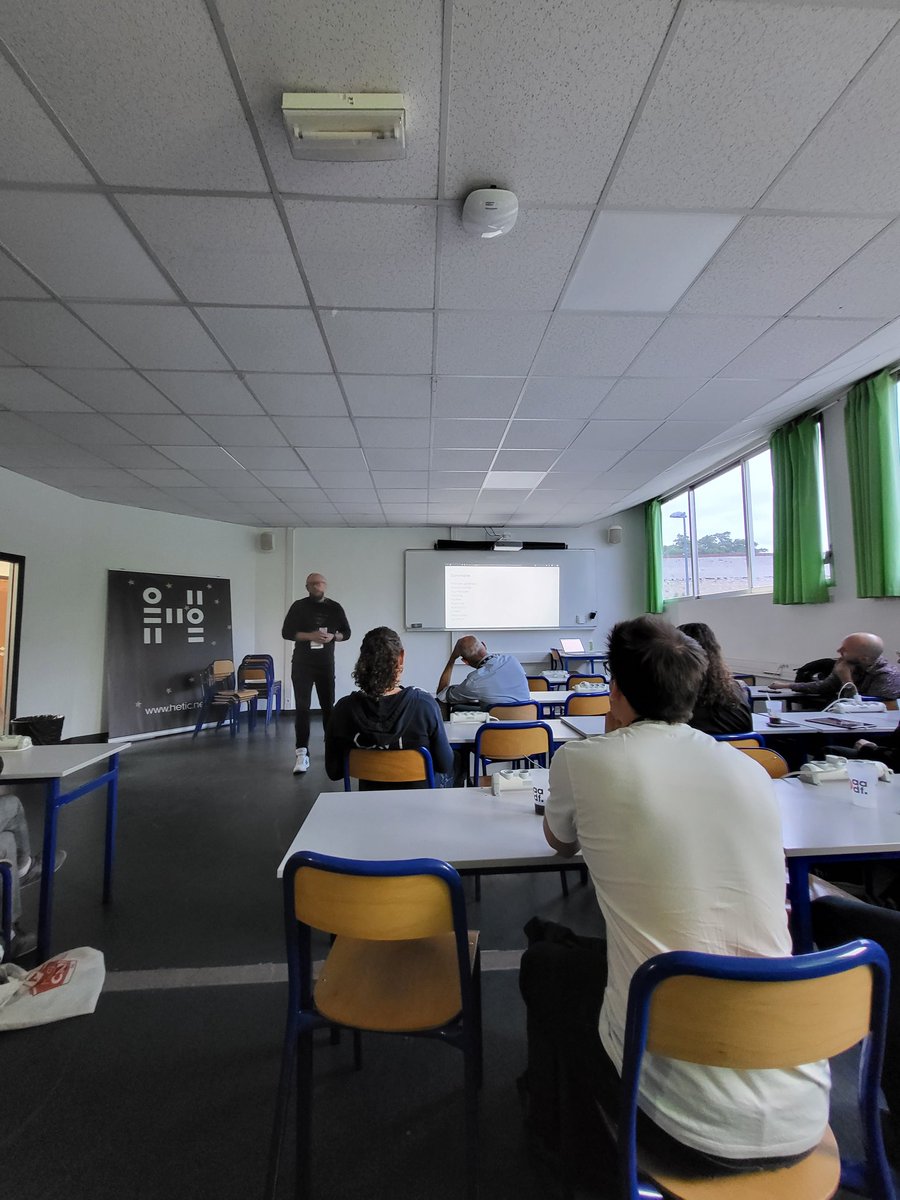 WebetVal's tweet photo. 1ere séance avec Frederic Forster sur : Matomo, une alternative crédible à Google Analytics ?
Ça promet d'être intéressant ! #MCParis2022 #MeasureCamp https://t.co/iYJP1XMAXd