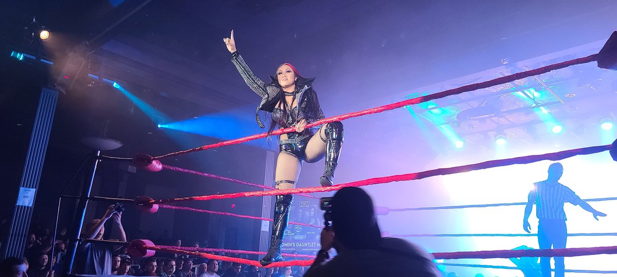 Really like this shot I took of @HellBentVixen from tonight's @NEWWrestlingInc show at the @commodoreballroom.

#NEW4LIFE #new4vancouver #new4 

#vivavan #hellbentvixen #commodore #commodoreballroom #vancouver #yvr #prowrestling #professionalwrestling #wrestling