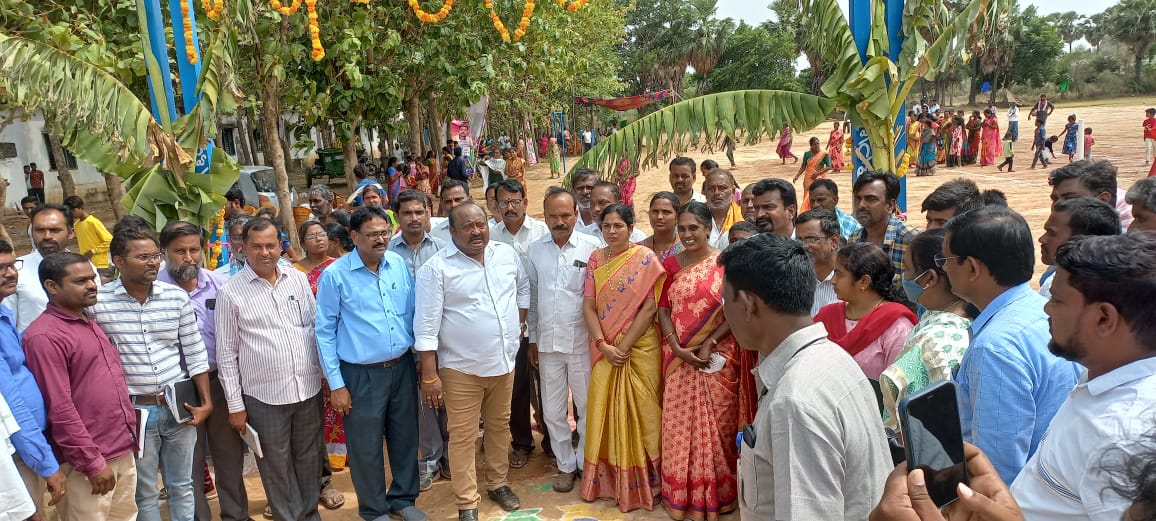 KarimnagarSbm's tweet photo. Hon'ble Minister BC welfare and Civil supplies attend Palle Pragathi day1 programme at Chamanpally village of Karimnagar
@DayakarRao2019
@Collector_KNR 
@aclb_knr 
@GKamalakarTRS 
@DRDO_KNR 
@TSSBMG https://t.co/KmrMB3tR6h