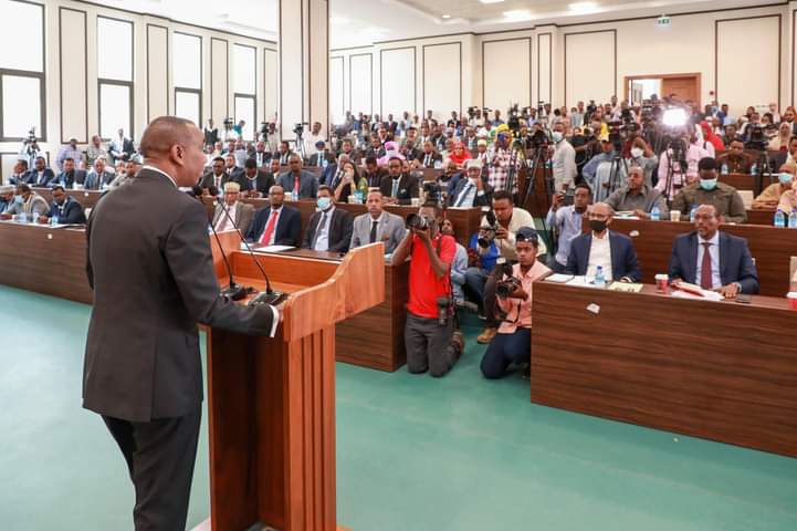 bosasonline1's tweet photo. 220 Xildhibaan oo soo xaadiray fadhiga maanta ee @Golaha_shac_JFS ayaa cod aqlabiyad leh ku ansixiyay Ra’iisul Wasaaraha cusub ee XFS @HamzeAbdiBarre, oo uu 15kii bishan June, magacaabay Madaxweyne @HassanSMohamud. https://t.co/POHx0gHOEg