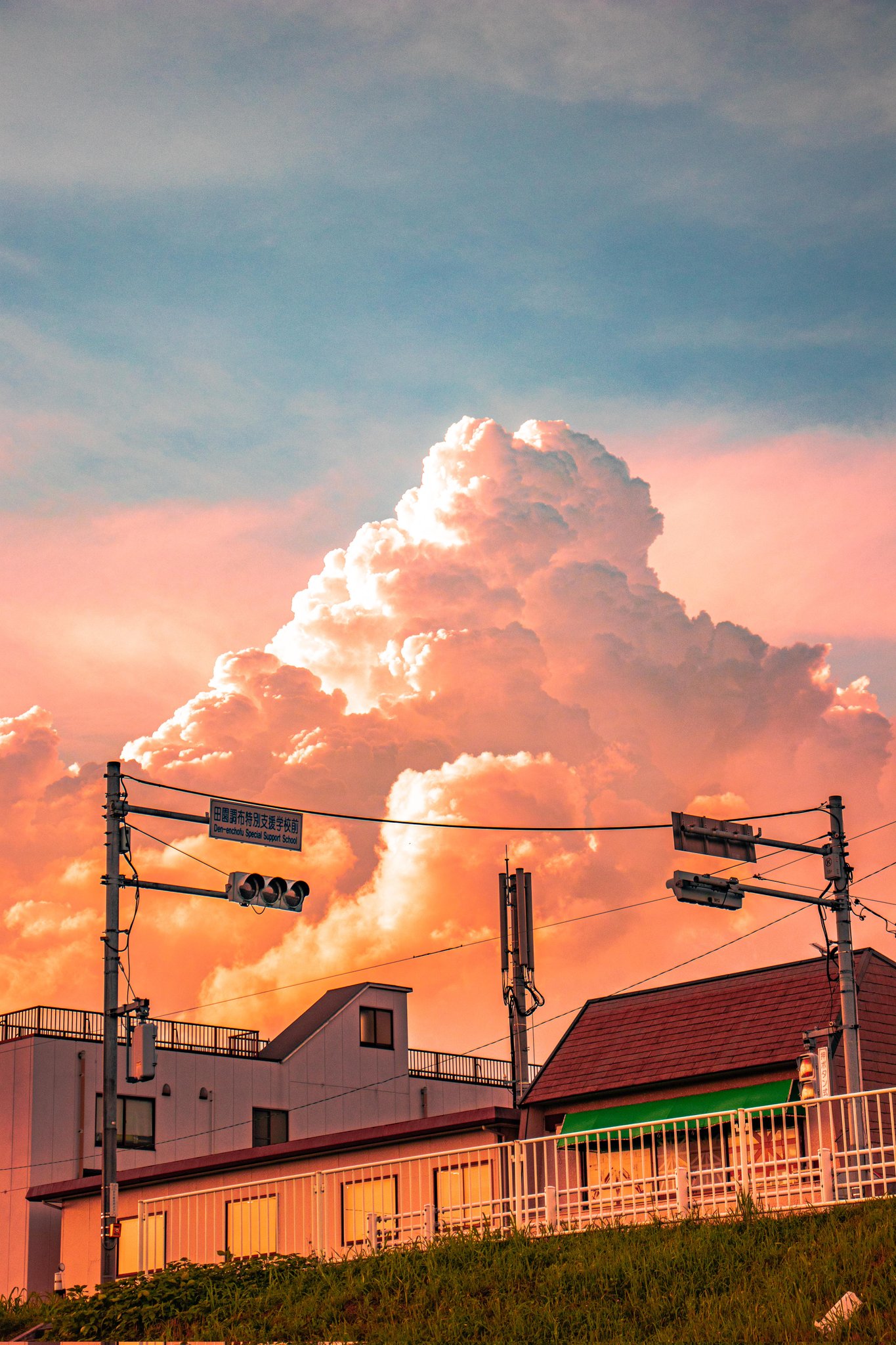 Shun まるで夕方の空がジブリの世界のようだった T Co H9wkjle0fa Twitter