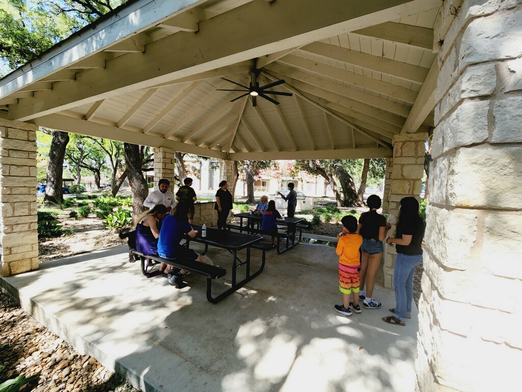 VillageOaksATX's tweet photo. Thank you all for joining us to celebrate summer at Village Oaks!

#WeLoveOurResidents #LoveWhereYouLive #ResidentAppreciation #VillageOaks #Austin #ApartmentLiving #Appreciation
#Community #ResidentEvent #FoodTruck #TopTaco @TopTacoMX https://t.co/1n6PO92gqH