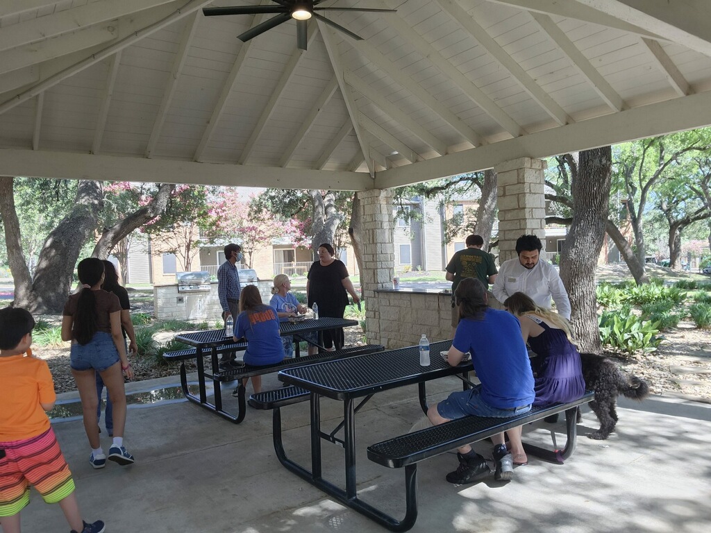 VillageOaksATX's tweet photo. Thank you all for joining us to celebrate summer at Village Oaks!

#WeLoveOurResidents #LoveWhereYouLive #ResidentAppreciation #VillageOaks #Austin #ApartmentLiving #Appreciation
#Community #ResidentEvent #FoodTruck #TopTaco @TopTacoMX https://t.co/1n6PO92gqH