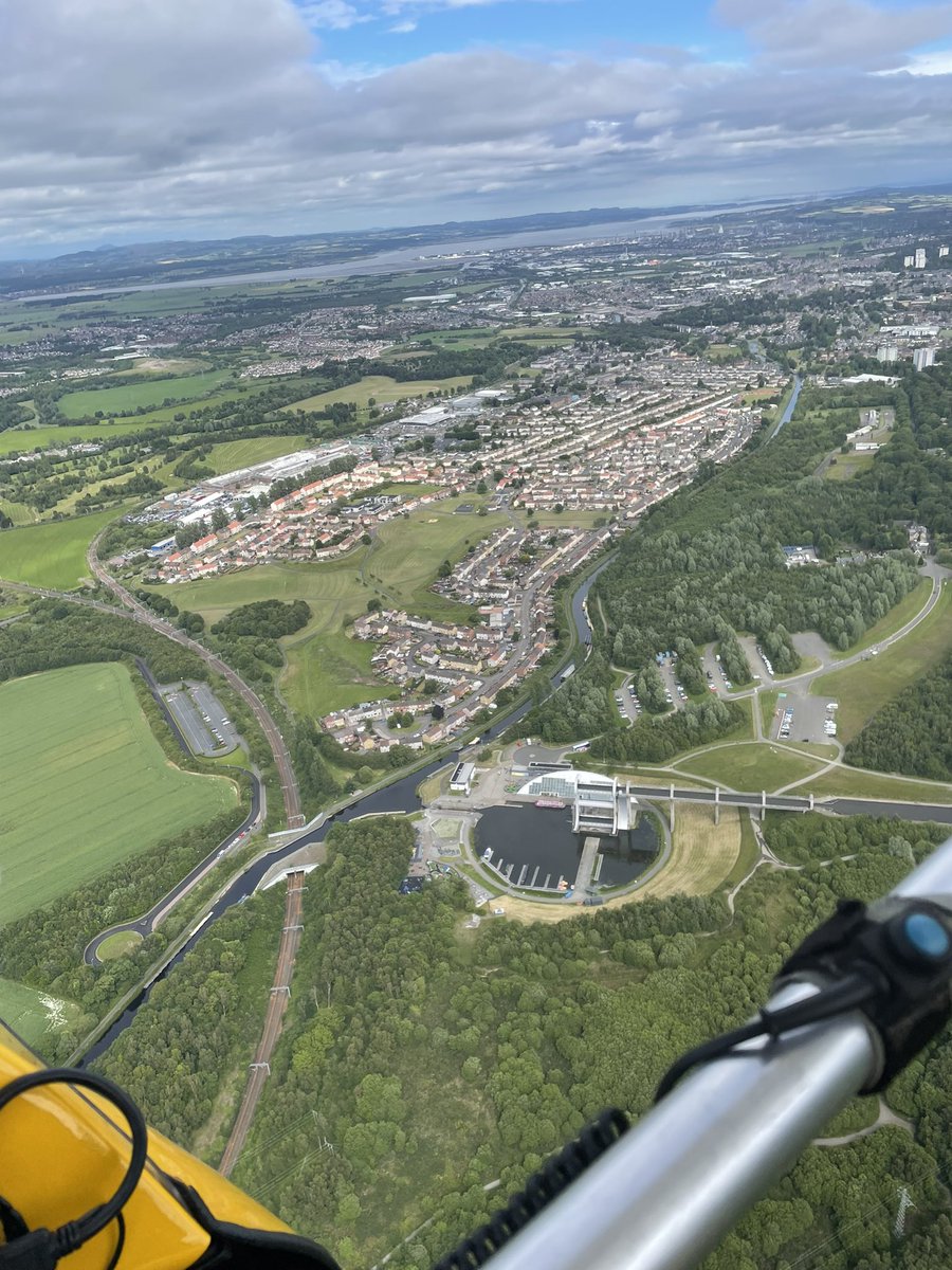 GeoffreyCoan's tweet photo. #FlyUK #microlight #flying
Through a gap in the clouds we departed Strathaven, routing NE around Edinburgh to Fife airfield.
Falkirk was en-route and I remembered the @FalkirkWheel, a rotating boat lift that joins two canals.
Beautiful engineering and amazingly
I found it https://t.co/cDAO9TQAoF