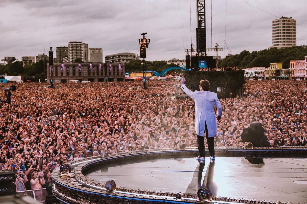 Elton John (@eltonofficial) on Twitter photo Last night was something special. Each time I play a show on this #eltonfarewelltour, I take away something new, each crowd giving something different. I’m so grateful to have you all in my life and for you all to be a part of these memories.
📸: <a href="/bengibsonphoto/">BEN GIBSON PHOTO</a> Last night was something special. Each time I play a show on this #eltonfarewelltour, I take away something new, each crowd giving something different. I’m so grateful to have you all in my life and for you all to be a part of these memories.
📸: <a href="/bengibsonphoto/">BEN GIBSON PHOTO</a>