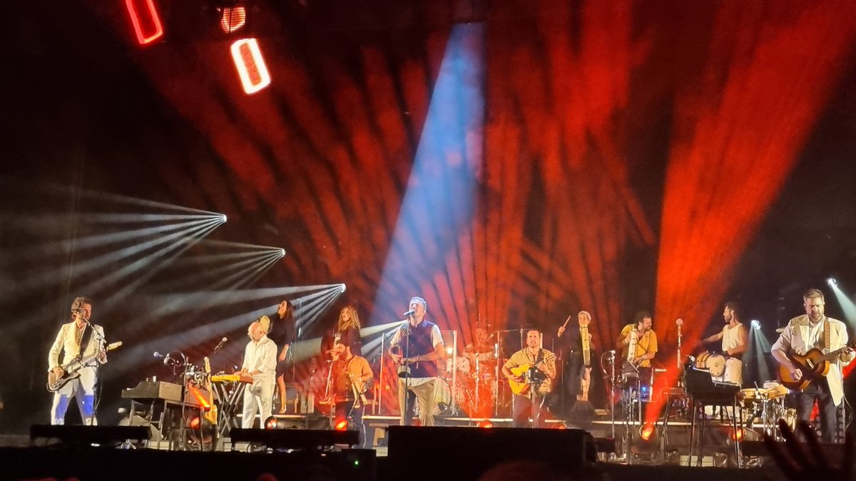 arancha_rivera's tweet photo. Qué noche más mágica! 💫😊
@vetustamorla 
@Metropolitano https://t.co/ONTsSHtk0k
