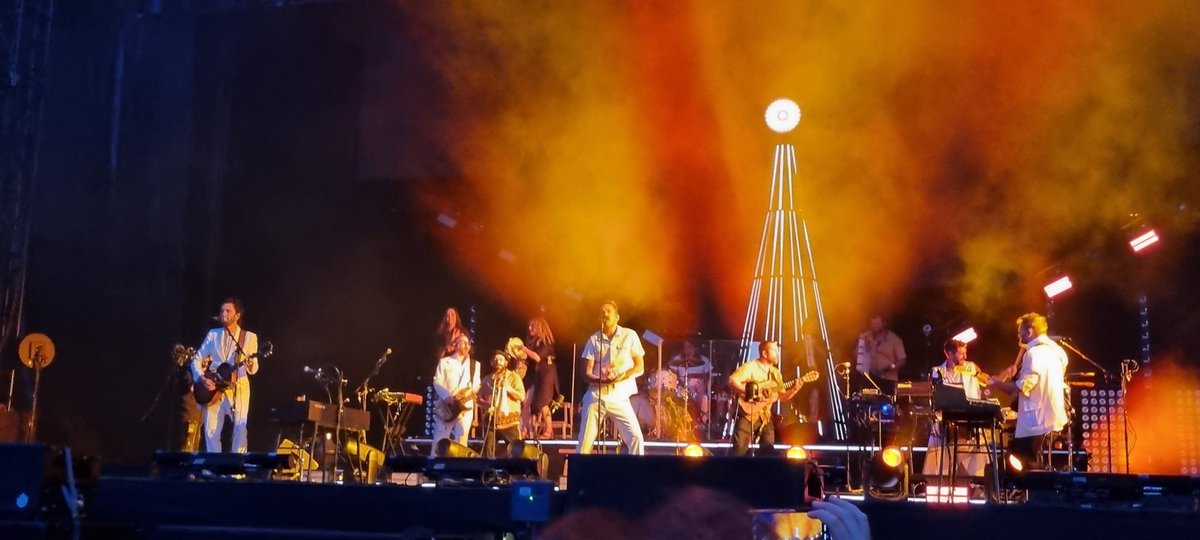 arancha_rivera's tweet photo. Qué noche más mágica! 💫😊
@vetustamorla 
@Metropolitano https://t.co/ONTsSHtk0k
