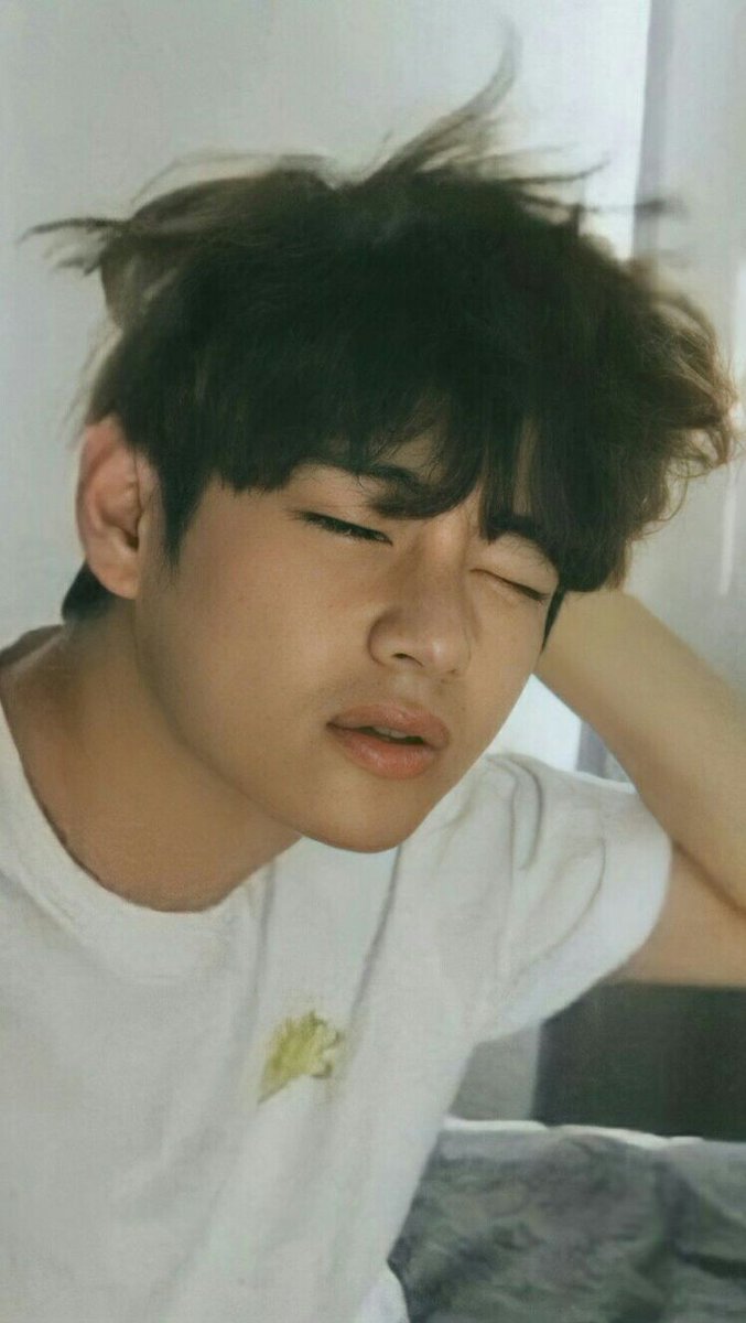 Roocap1's tweet photo. Buenos días familia...dormida pero un montón 🤭 vamos por el último día de la semana laboral💪 Tae sonando a mil🥰 dejo por acá los besos del Sábado☺️ tengan un lindo día 😘
#StreamFor_V
#StreamLeftandRight
#StreamYetToCome
@BTS_twt https://t.co/2EgXw4Z5xL