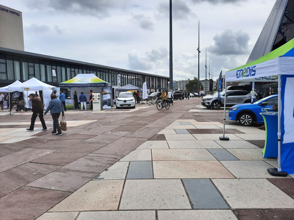 Gilles_Lelong's tweet photo. Organisé par le @sdem_50 le village du Manche Electro Tour est installé sur le parvis des Éléis.
De nombreux exposants, concessionnaires auto, @enedis , Sécurité routière, vous accueillent toute cette journée pour valoriser les mobilités douces et électriques. https://t.co/iO8xFwsBQb