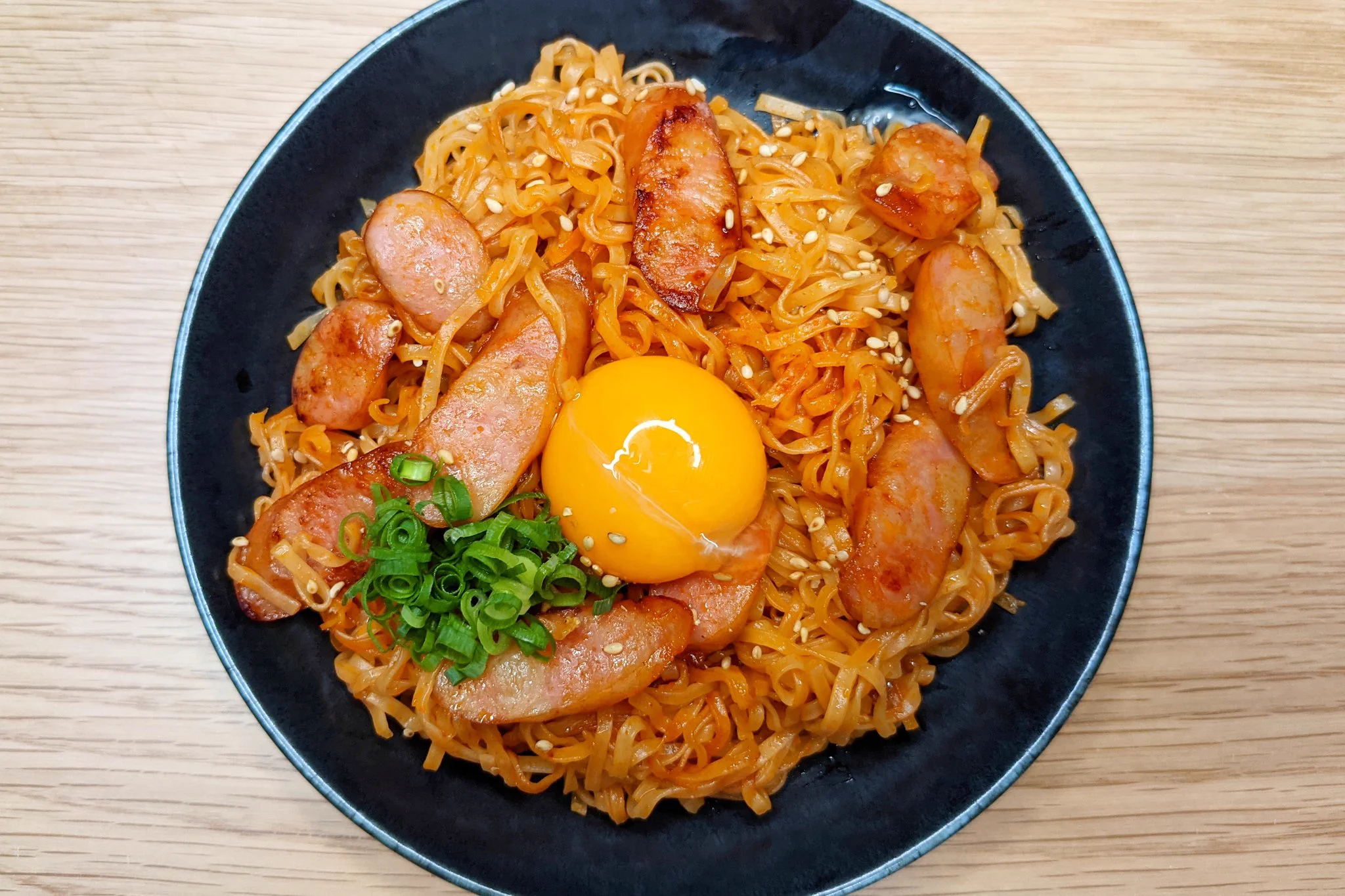 コチュジャンでピリッとアレンジ！旨辛チキンラーメン。