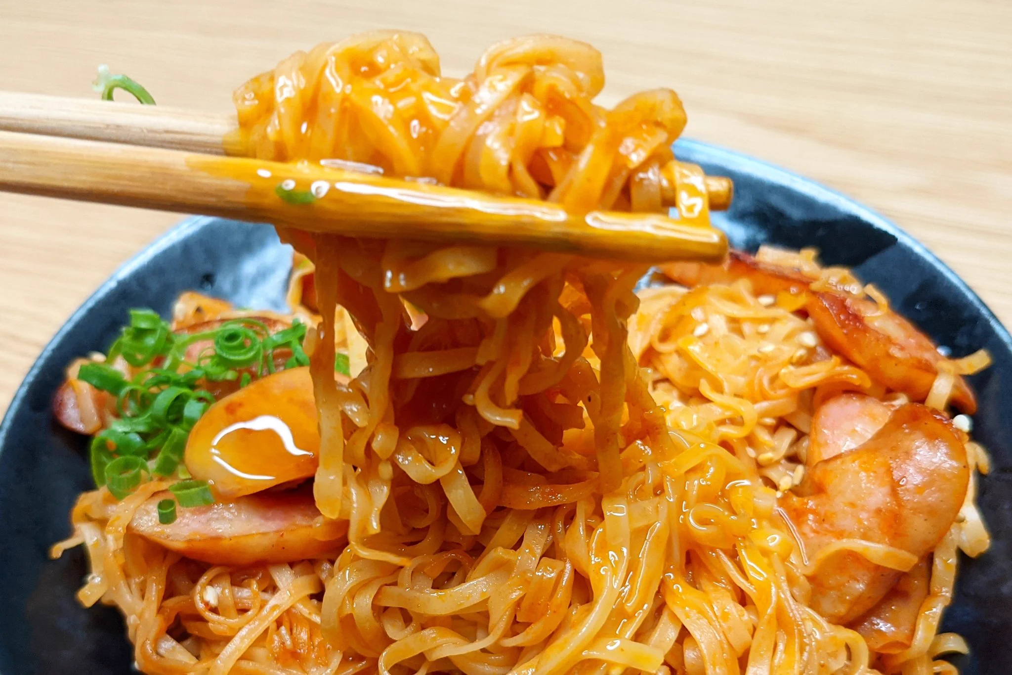 コチュジャンでピリッとアレンジ！旨辛チキンラーメン。