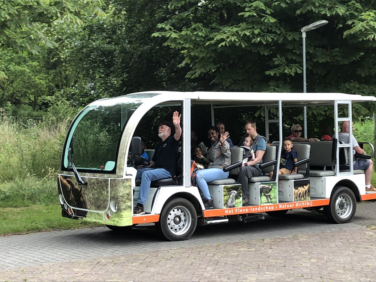 flevolandschap's tweet photo. Daar gaat weer een wagen vol bezoekers! Kom jij ook nog naar onze natuurdagen? #ontmoet https://t.co/h5pg8D5nFr https://t.co/o1zPUDqDVG