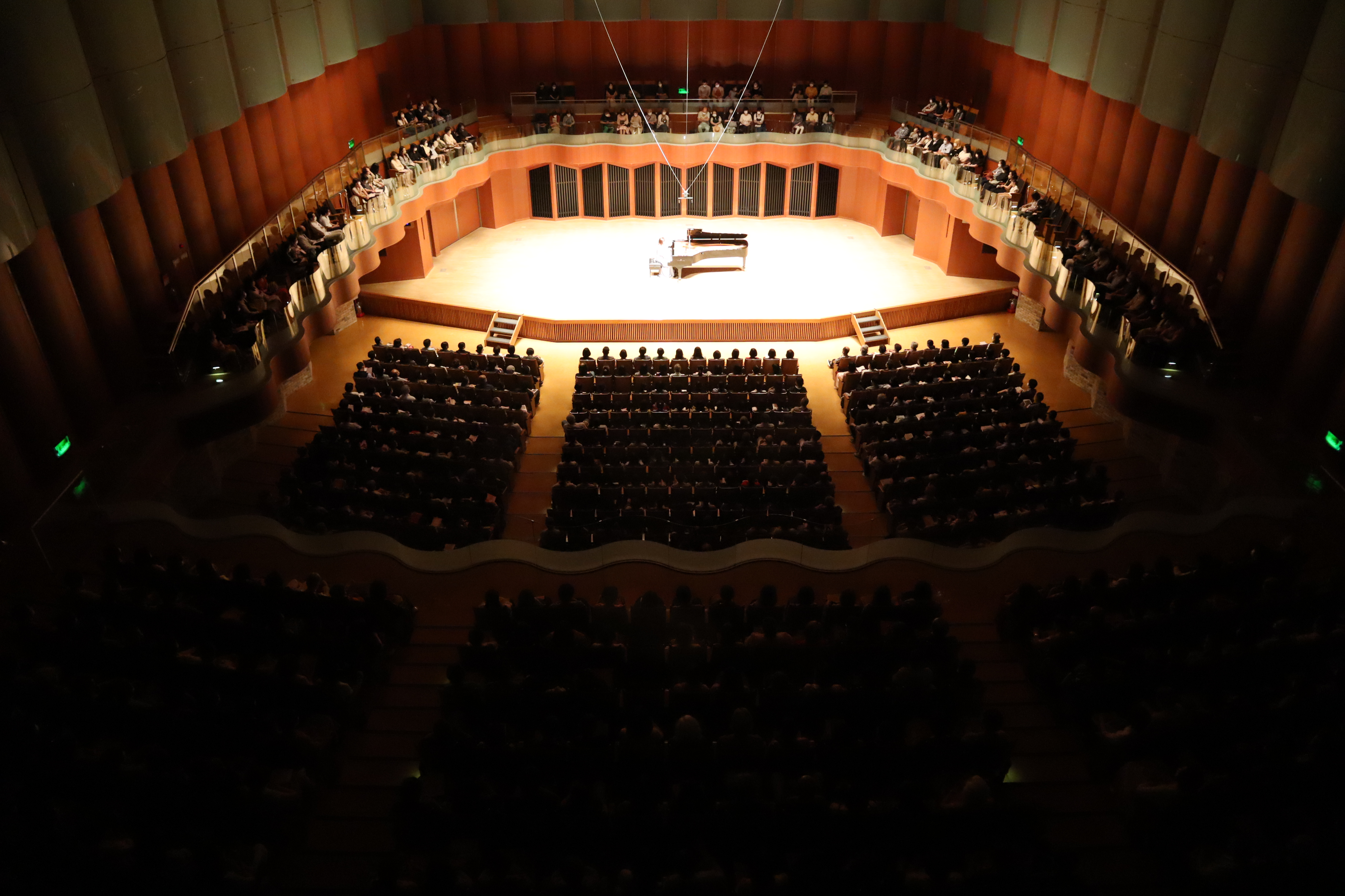 北九州市立響ホール 来場御礼 響ホールリサイタルシリーズ 小林愛実 ピアノ 無事終了しました 情感あふれる圧巻のオール ショパン プログラム ご堪能いただけましたでしょうか アンコールに3曲も披露いただきました ご来場の皆様 お足元の悪い