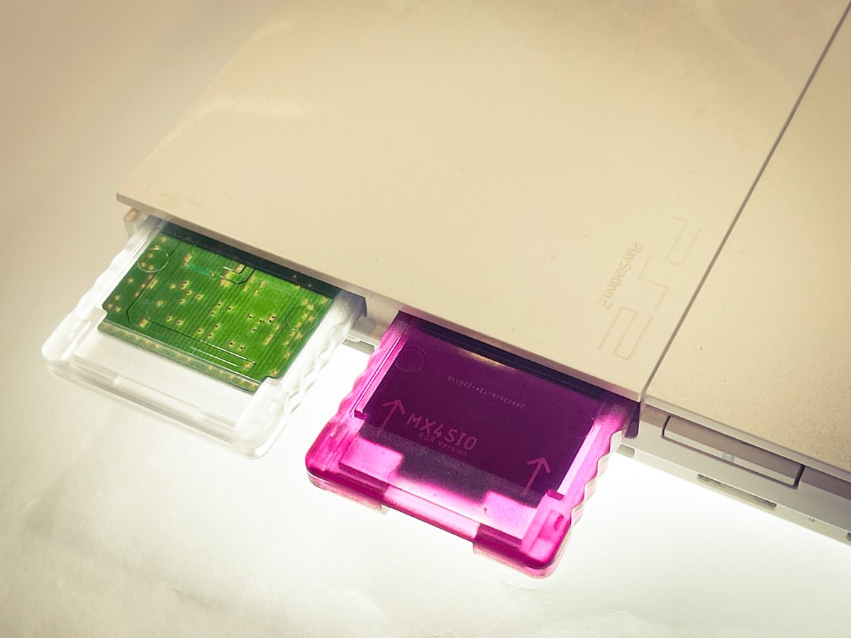 RgRDev's tweet photo. Just paint the memory card/Mx4sio shell from @info_JT_Studio_ this morning. With TAMIYA PS-40.
#mx4sio #ps2 #playstation https://t.co/RGGALew4bR