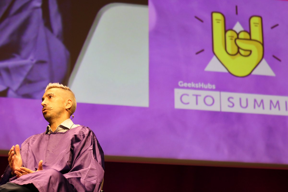 ctoaisummit's tweet photo. @flopezluis 🗣️ "La palabra ascender o promocionar lleva a pensar que acabar en management es un ascenso. Ese pensamiento es erróneo. En tu día a día vas a tener que decirle cosas a las personas que no van a ser fáciles." #DudaCTO en el #CTOSummit 🤘 https://t.co/7td9cjNlud