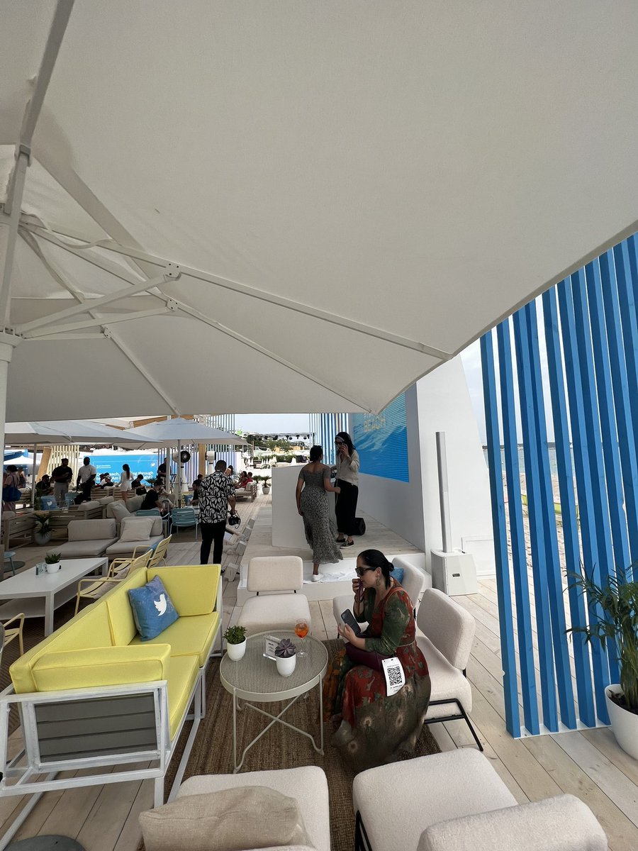 dontinvestigate's tweet photo. Gracias @galancantu  por invitarnos a #twitterbeach en  @Cannes_Lions  🙌👌🏽🇫🇷 cc @sarahokrent https://t.co/5fPlnoAYax