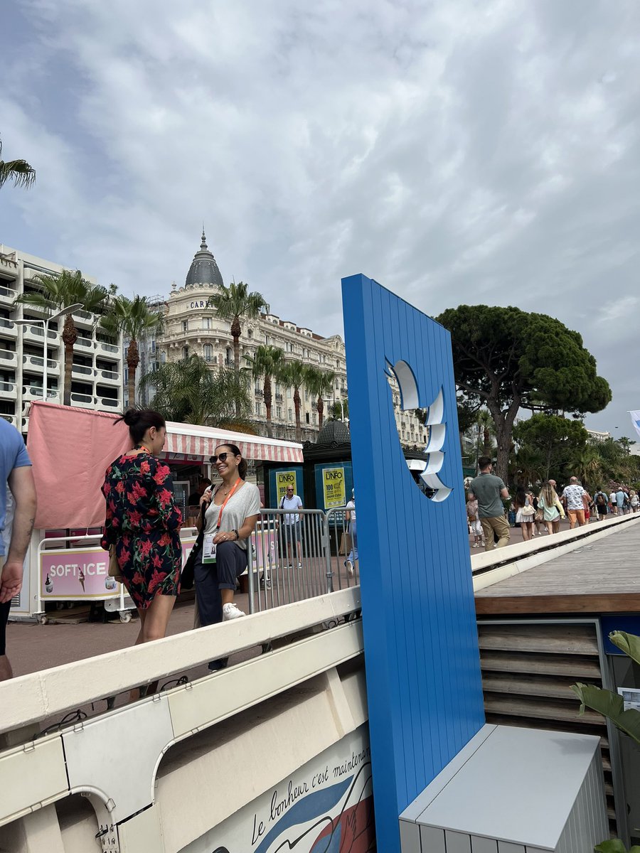 dontinvestigate's tweet photo. Gracias @galancantu  por invitarnos a #twitterbeach en  @Cannes_Lions  🙌👌🏽🇫🇷 cc @sarahokrent https://t.co/5fPlnoAYax