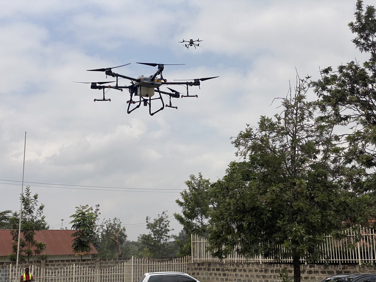 cater_edu's tweet photo. Fahari aviation, @KenyaAirways demonstrating drone tech to the students https://t.co/iELj87XJ72