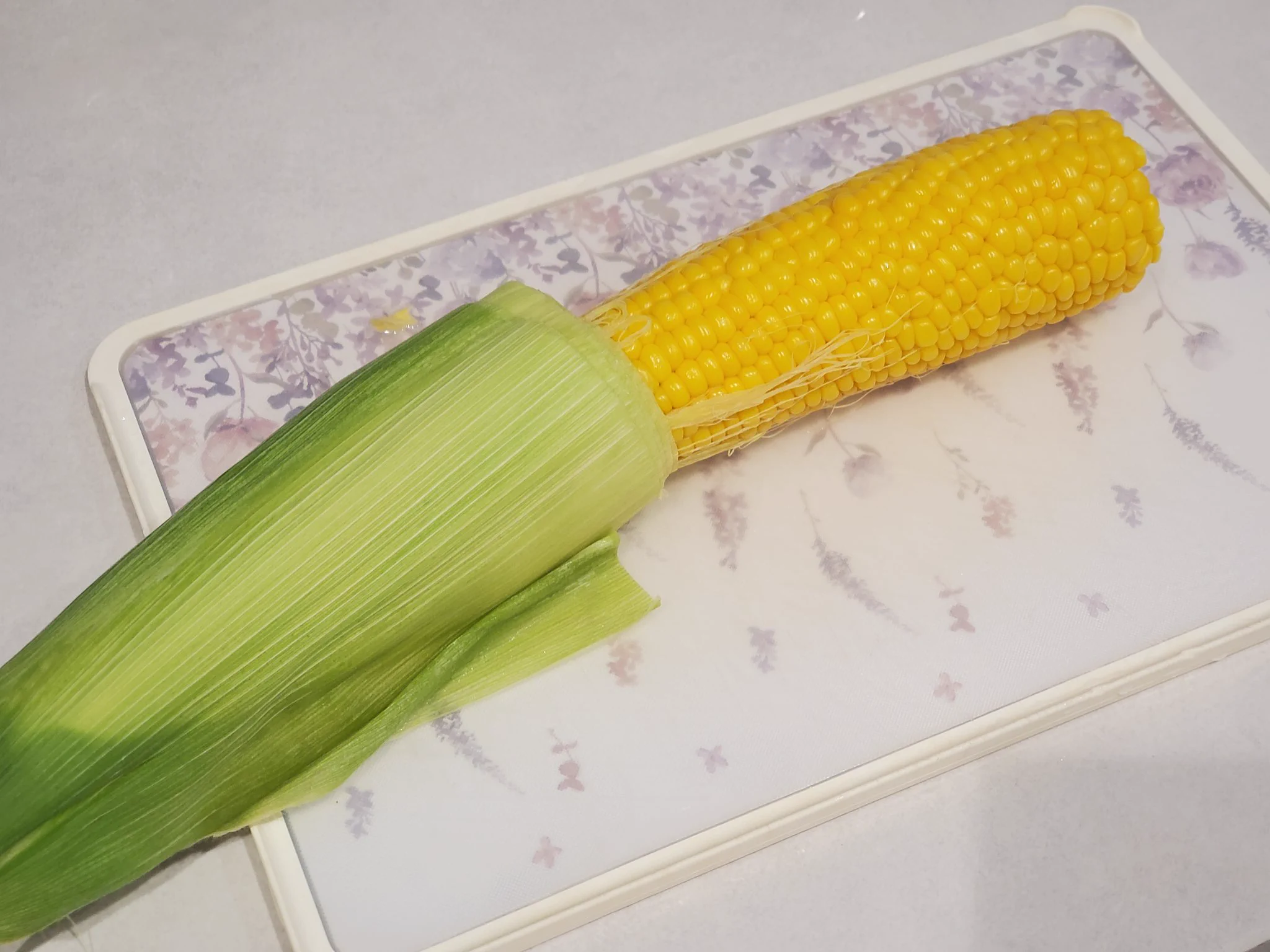 【話題‼】みんなにやってほしい！最も楽にとうもろこしを食べる方法！